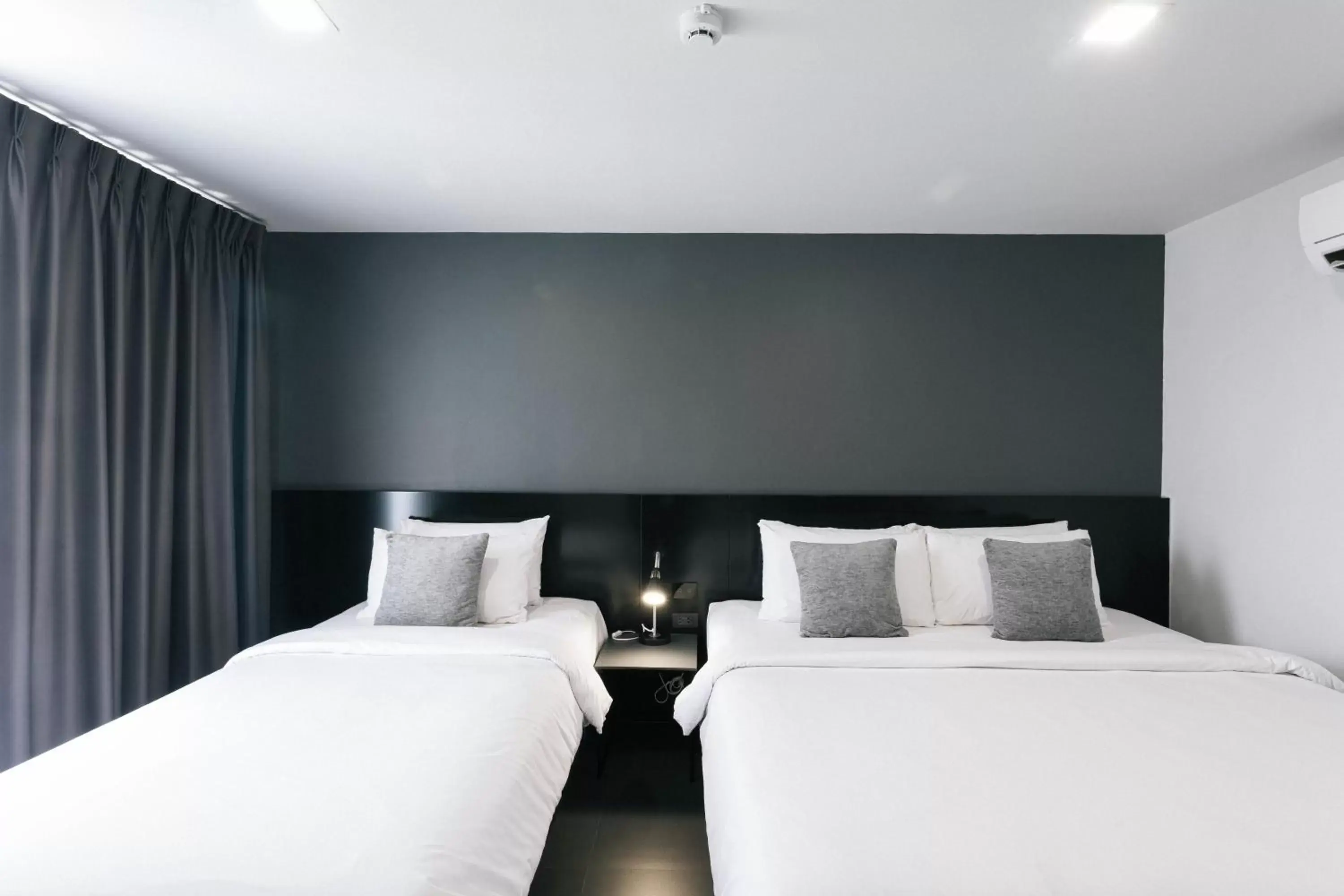 Bedroom, Bed in CREW Hotel