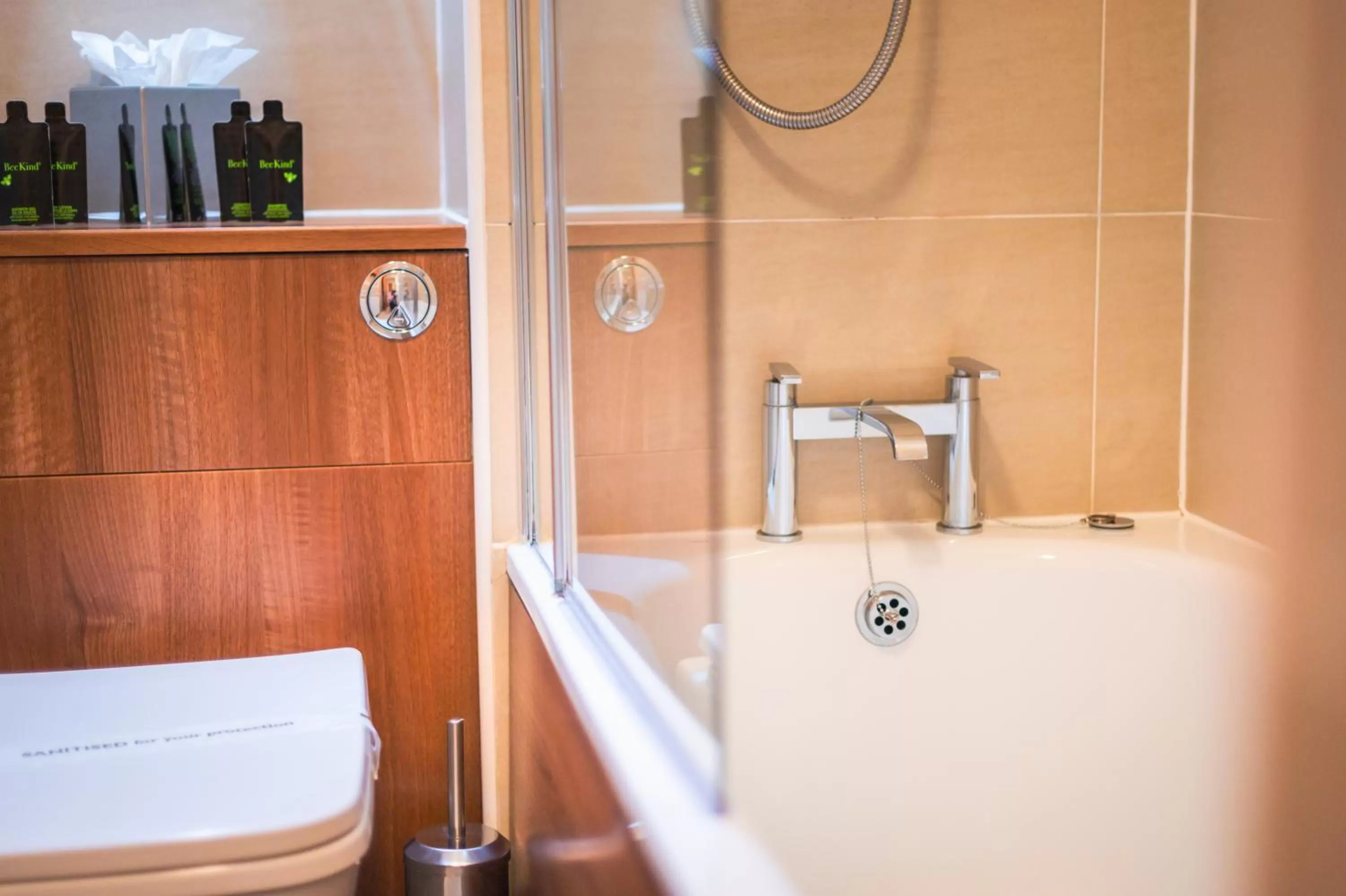 Bathroom in The Knight Residence by Mansley