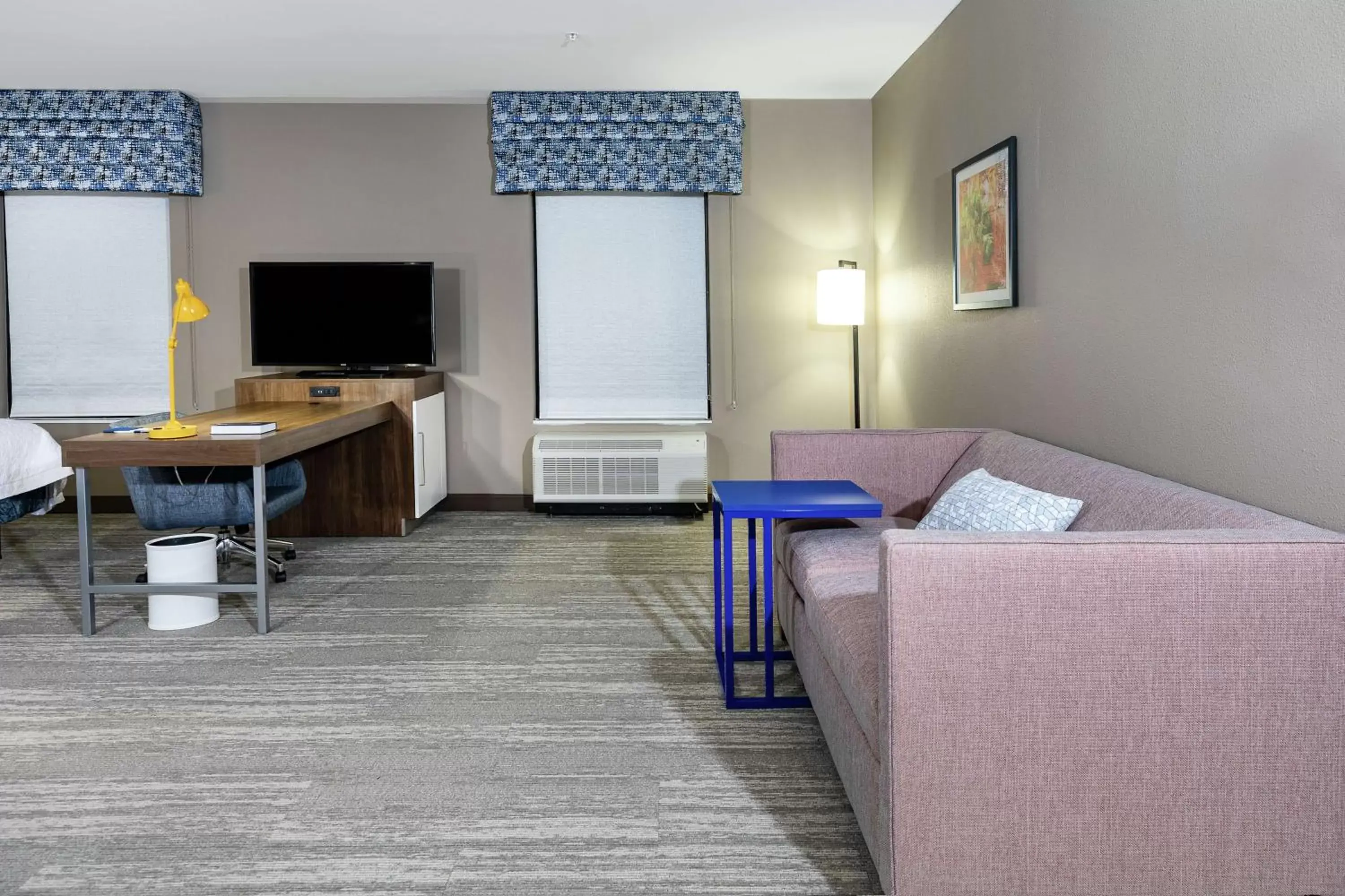 Bedroom, TV/Entertainment Center in Hampton Inn & Suites By Hilton-Columbia Killian Road