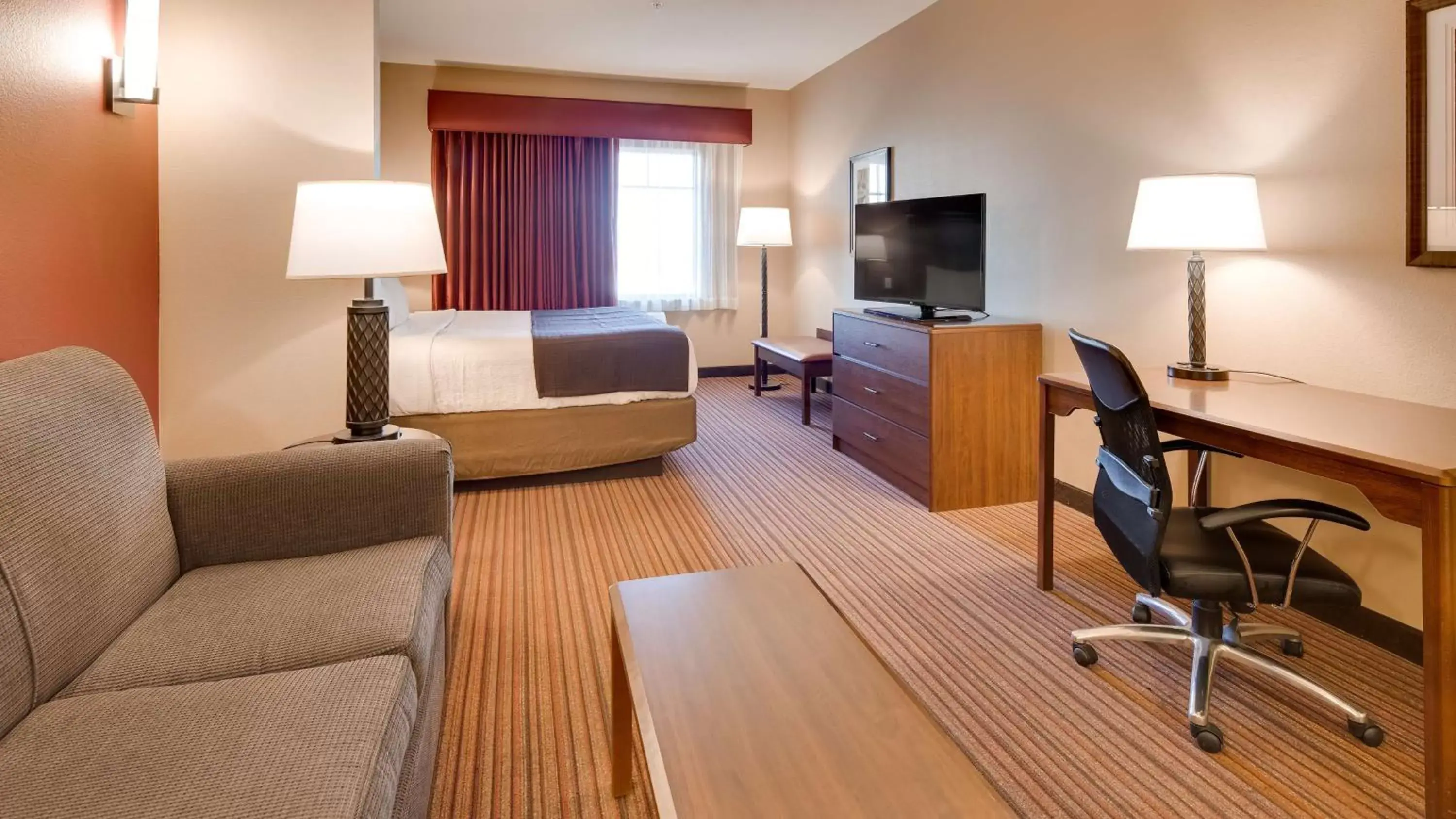 Bedroom, Seating Area in Best Western Plus Chandler Hotel & Suites