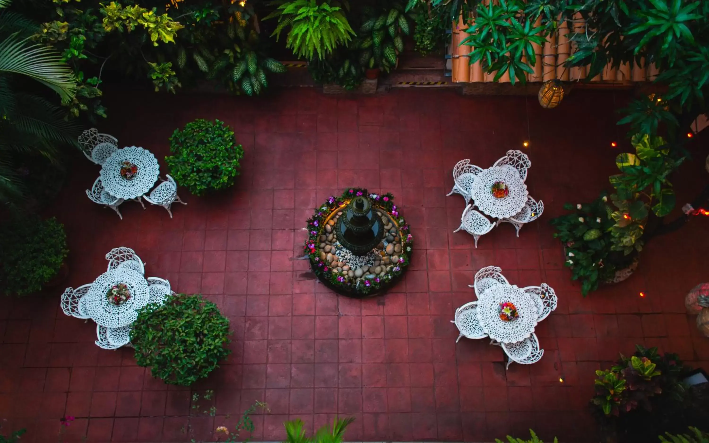 Patio, Restaurant/Places to Eat in Hotel Posada De Roger