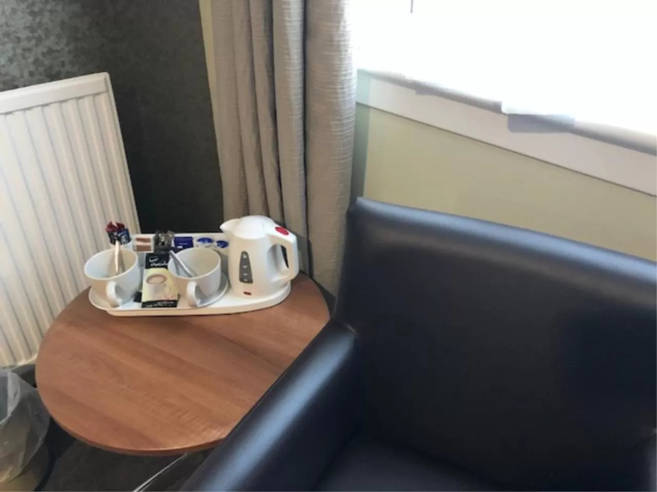 Coffee/tea facilities in King Robert Hotel