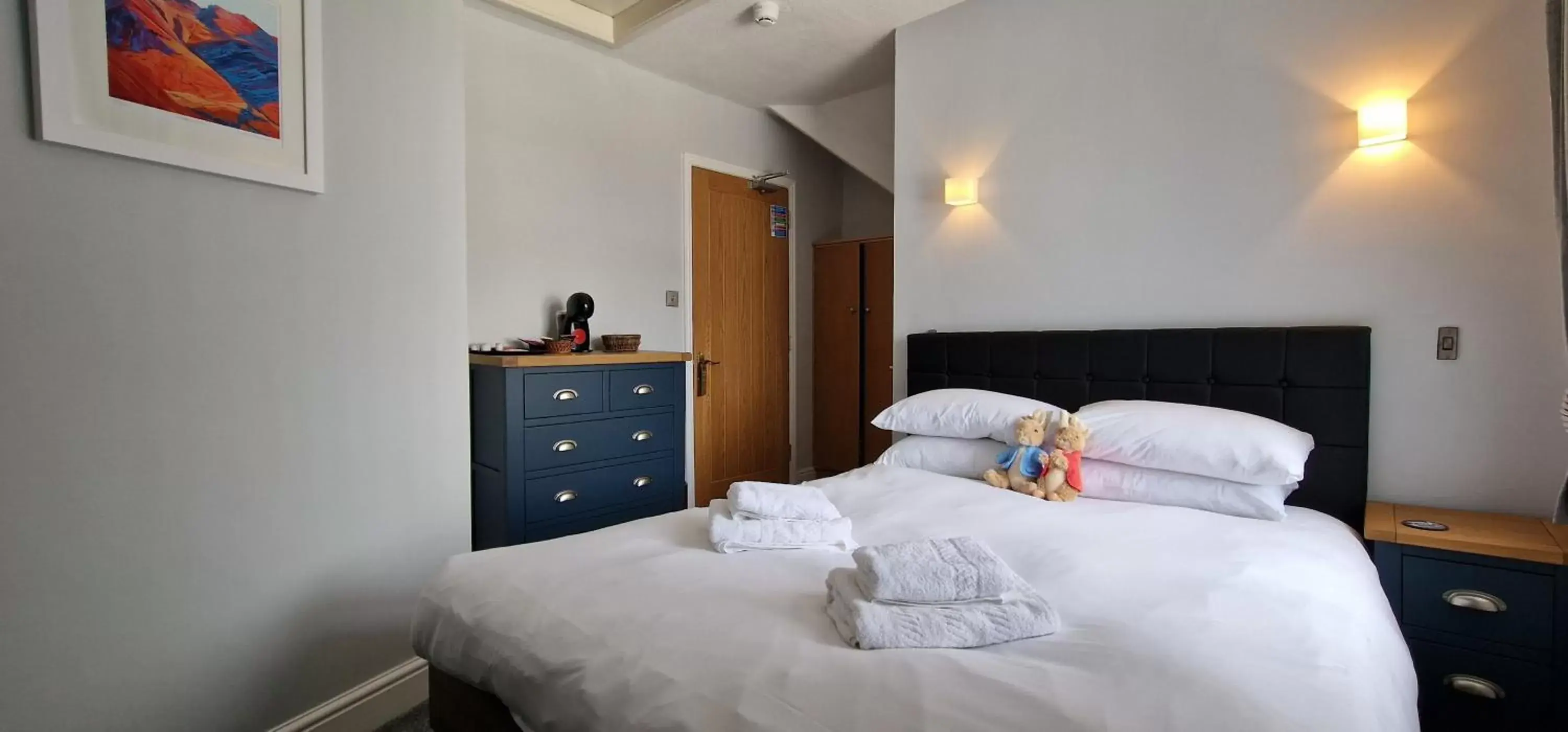 Bedroom, Bed in Bonny Brae House by Woodland Park