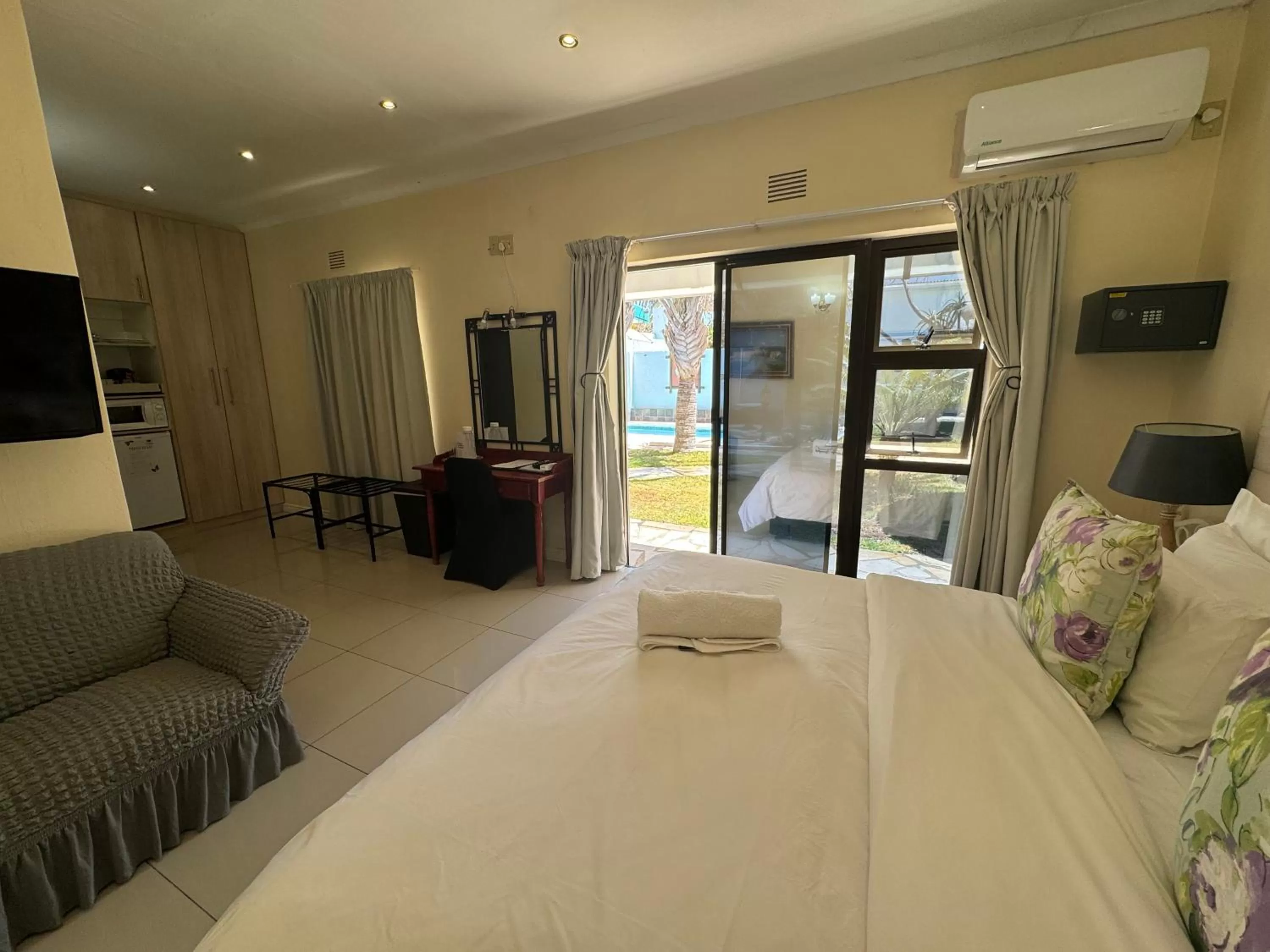 Bed in Blue Diamond Lodge & Spa