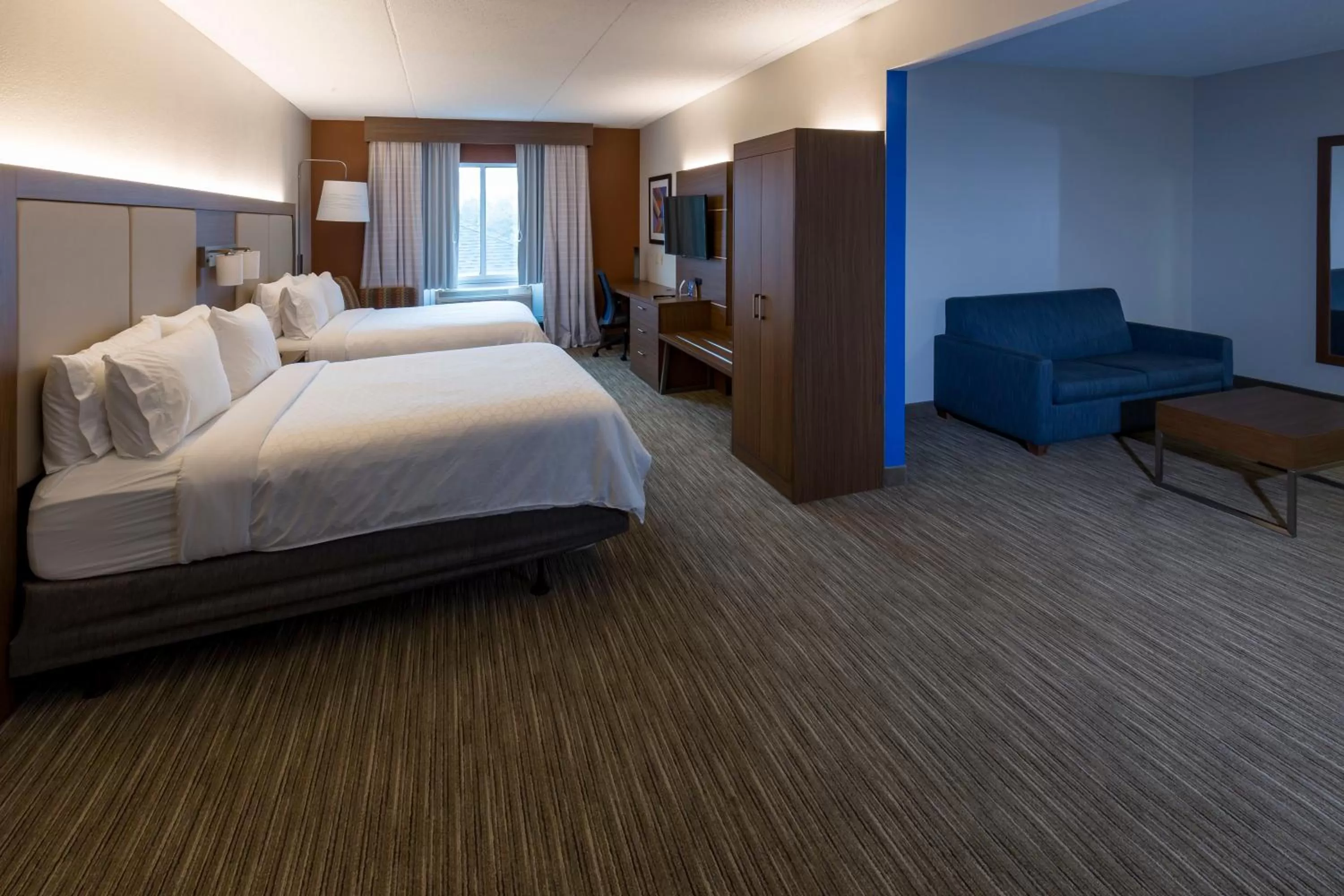 Photo of the whole room, Bed in Holiday Inn Express Hotel & Suites Louisville South-Hillview, an IHG Hotel