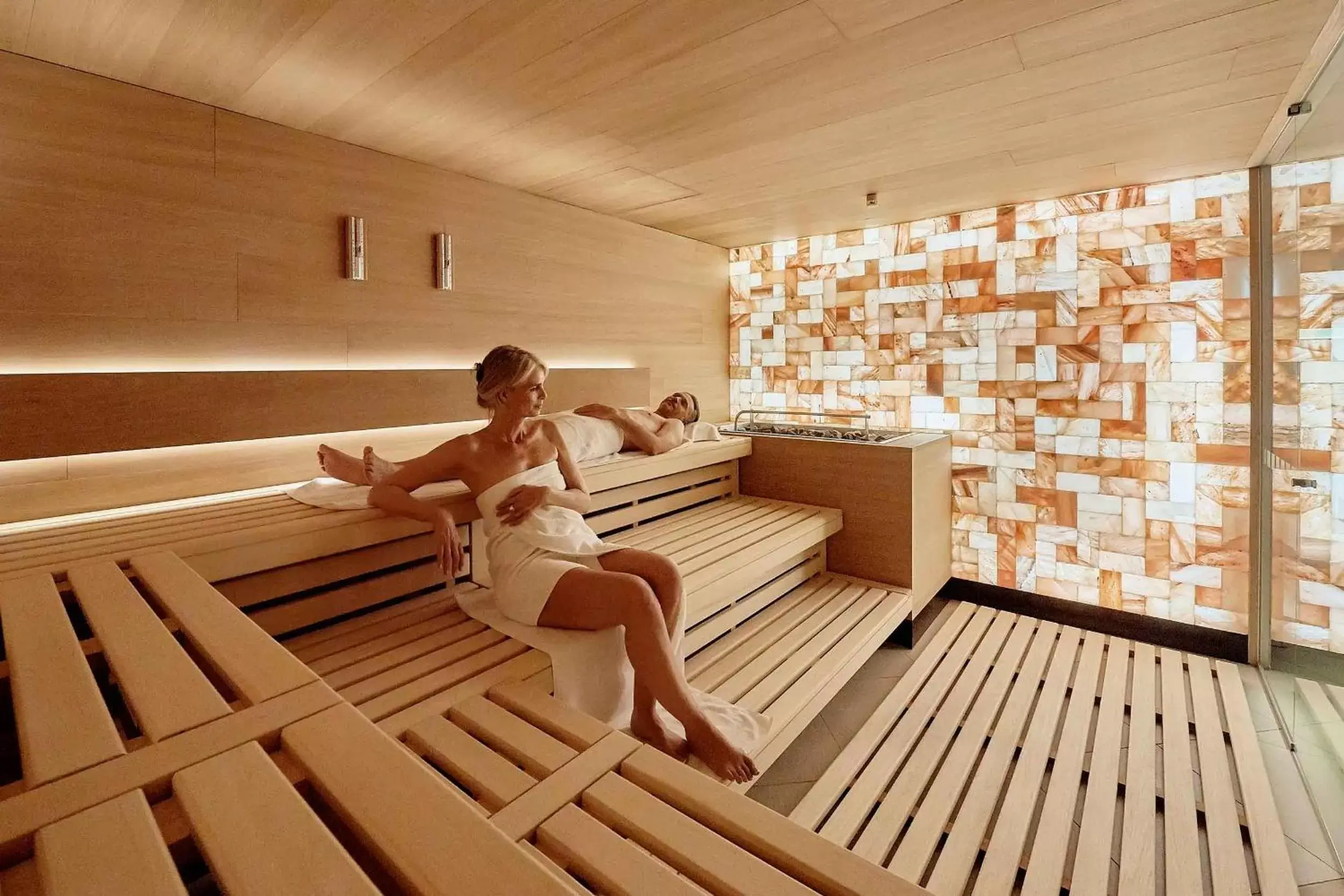 Sauna, Guests in Hotel Eden Spiez