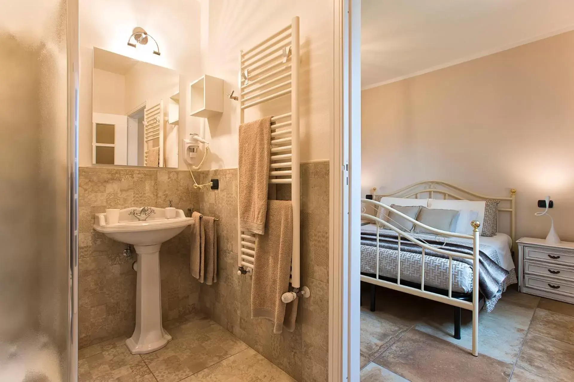 Shower, Bathroom in Villa Malvasio refined b&b