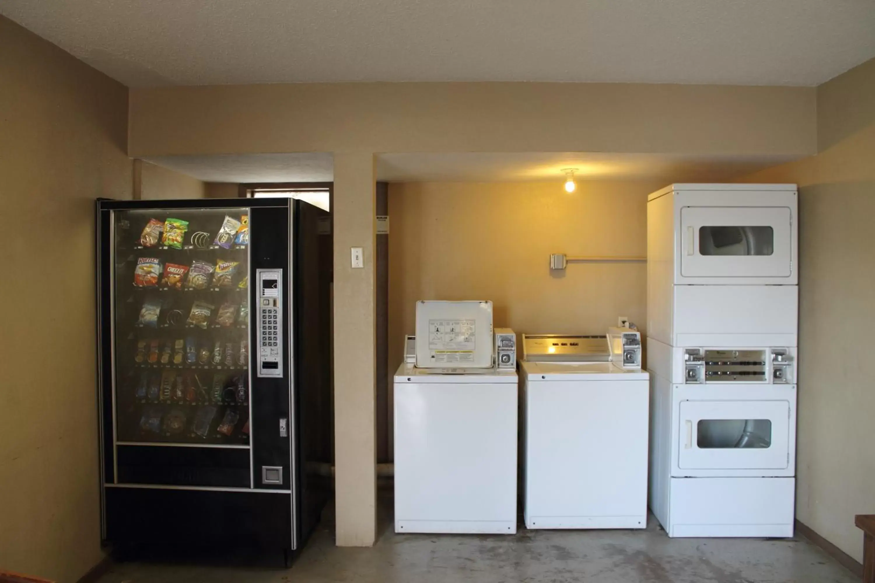 Area and facilities, Kitchen/Kitchenette in Continental Inn and Suites