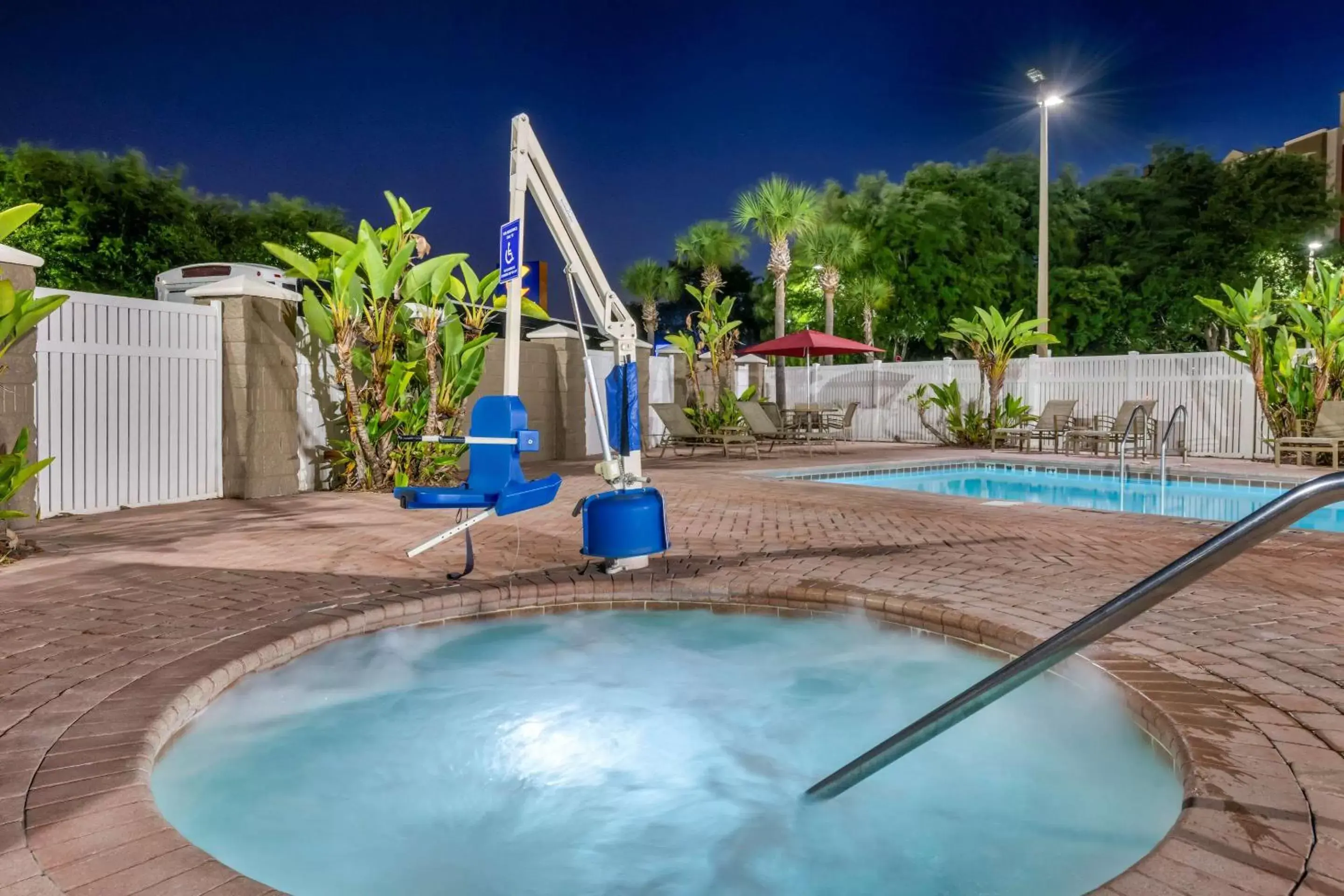 Activities, Swimming Pool in Comfort Suites Near Universal Orlando Resort