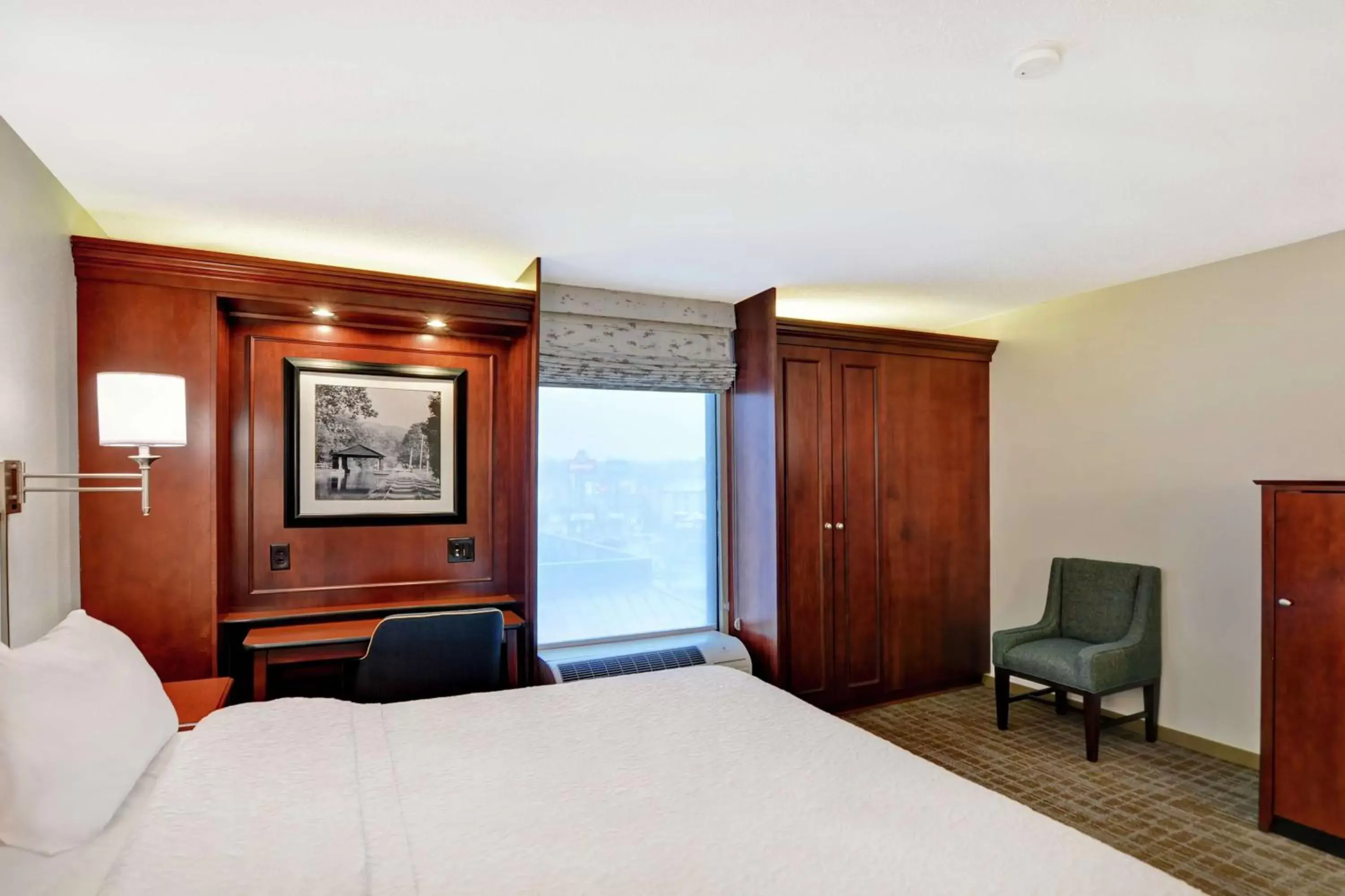 Bedroom, Bed in Hampton Inn Beckley Bedroom, Bed in Hampton Inn Beckley