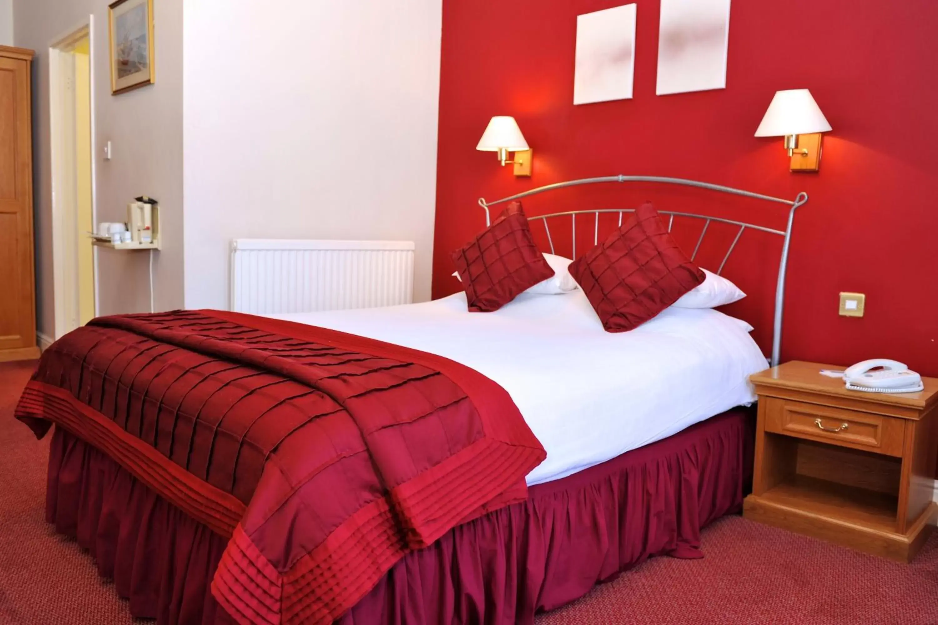 Bed in Royal Exeter Hotel Bed in Royal Exeter Hotel