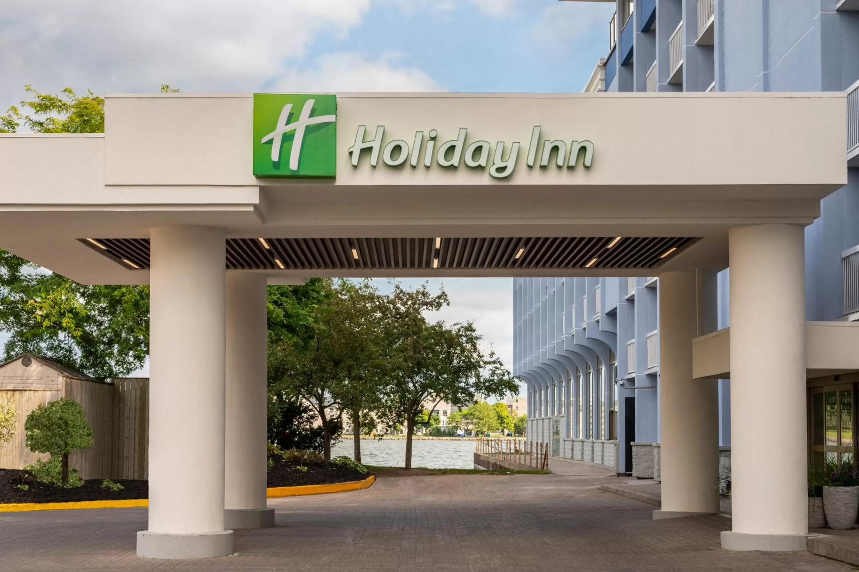 Property building in Holiday Inn Kingston - Waterfront, an IHG Hotel