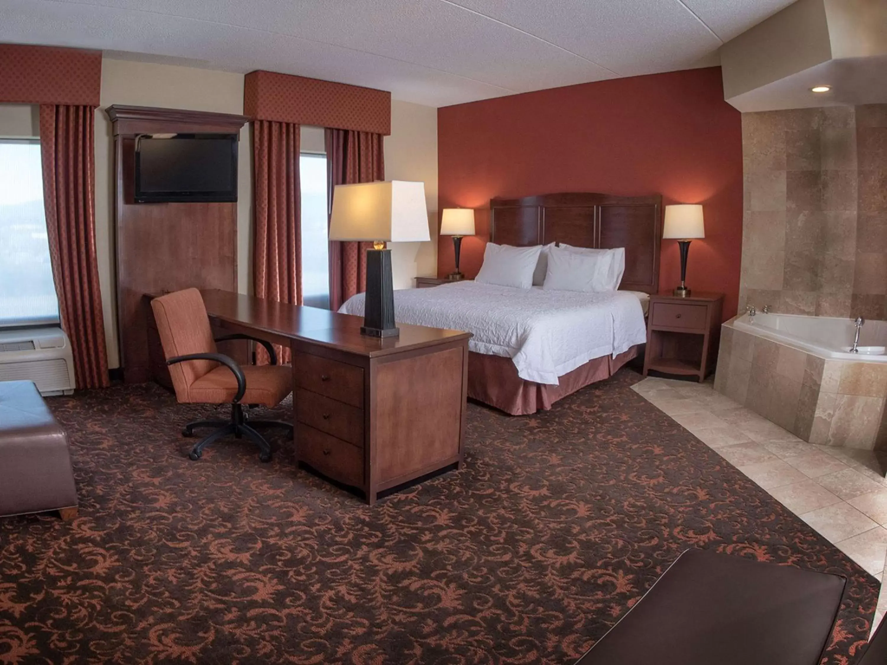 Bed in Hampton Inn and Suites Woodstock, Virginia