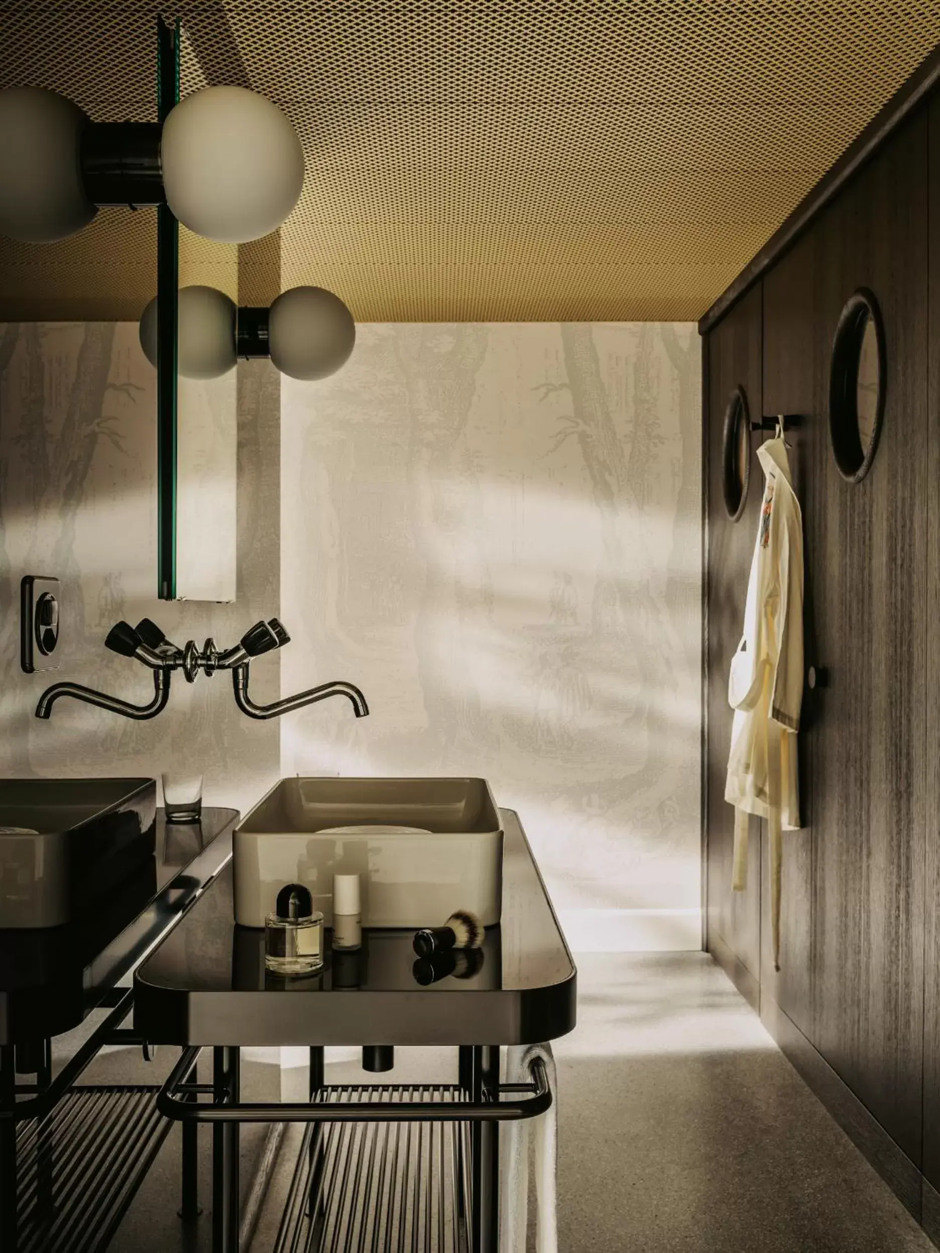 Bathroom, Kitchen/Kitchenette in Volkshaus Basel Hotel