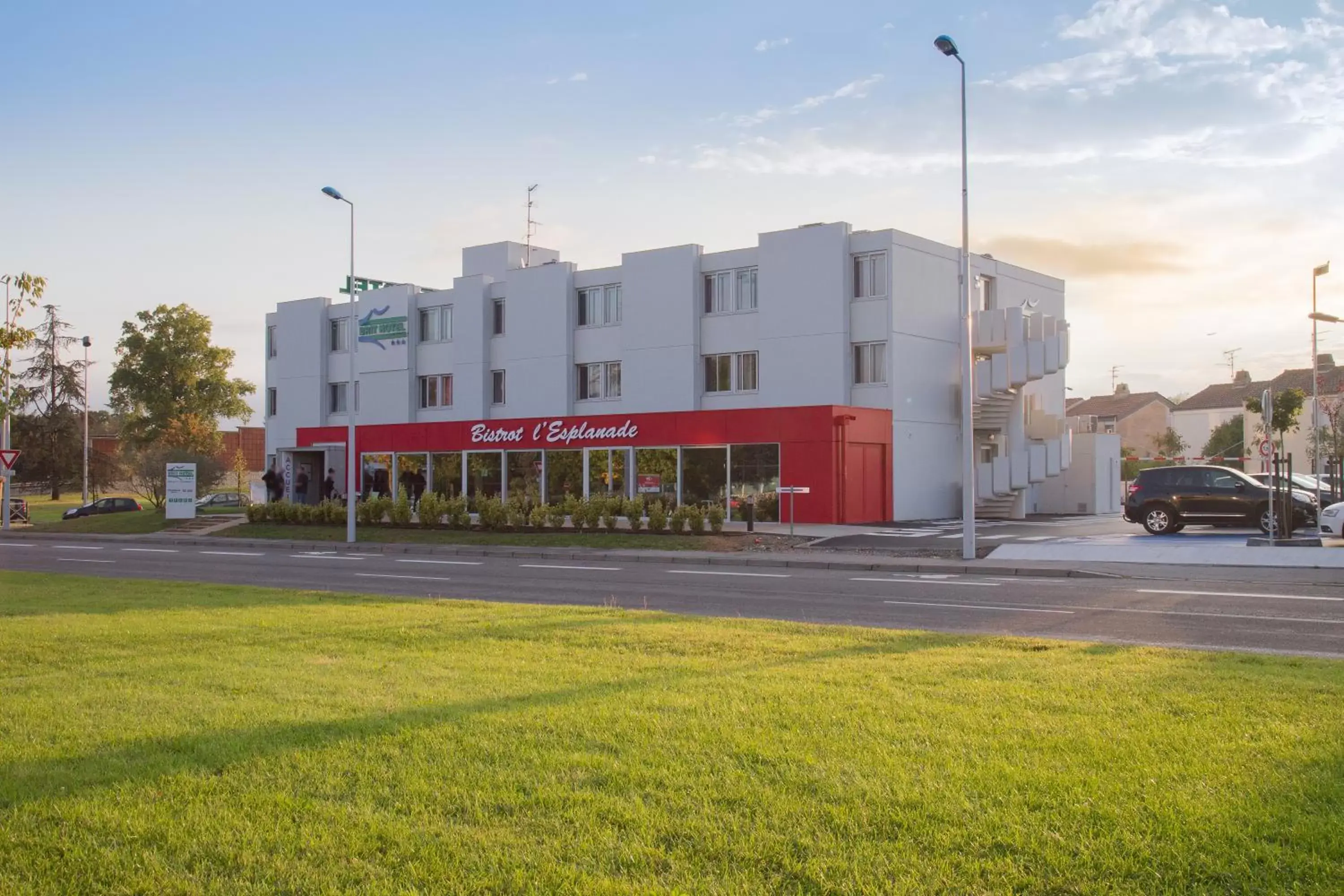 Facade/entrance, Property Building in Brit Hotel Toulouse Colomiers – L’Esplanade