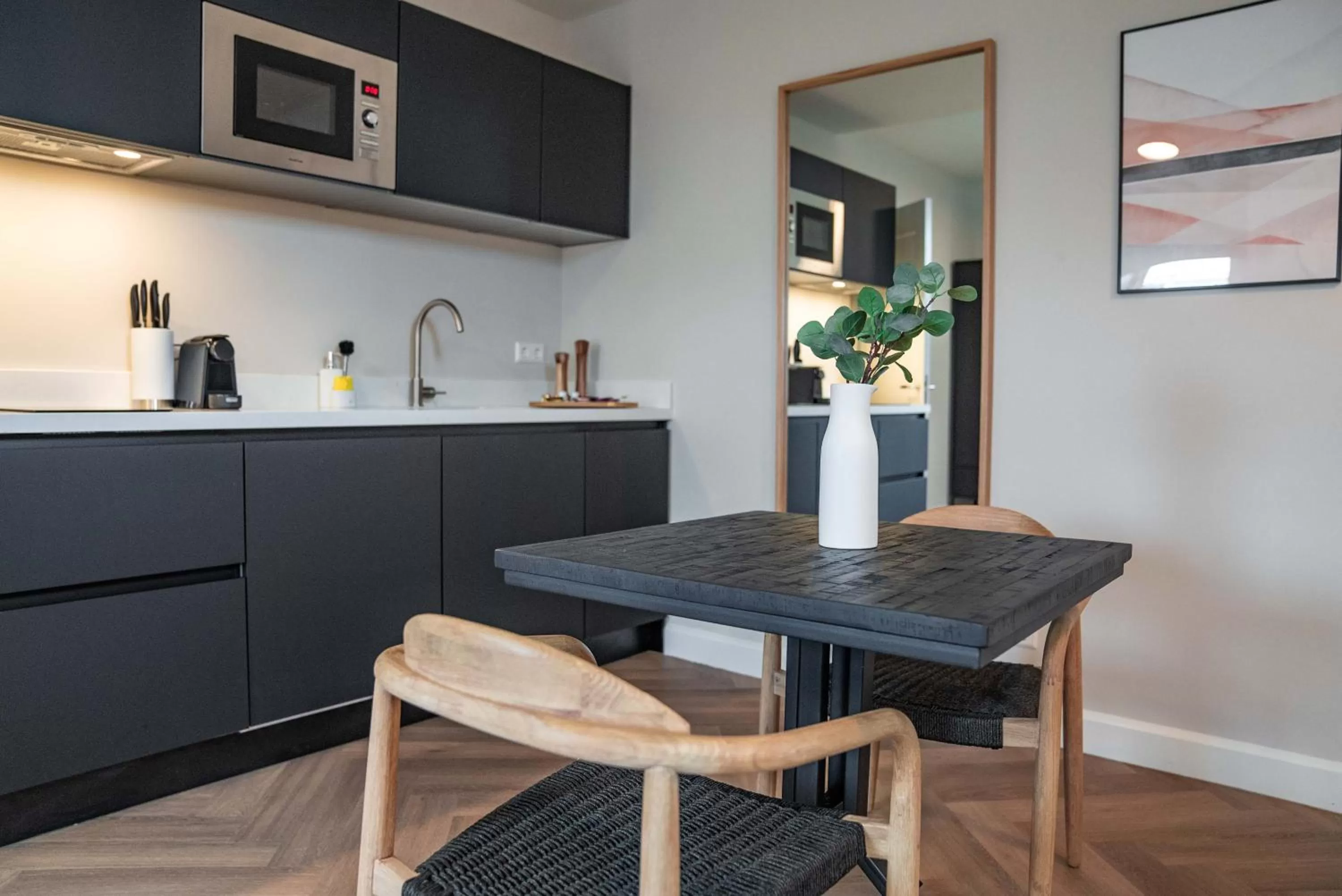 Coffee/tea facilities in Limehome The Hague Keizerstraat