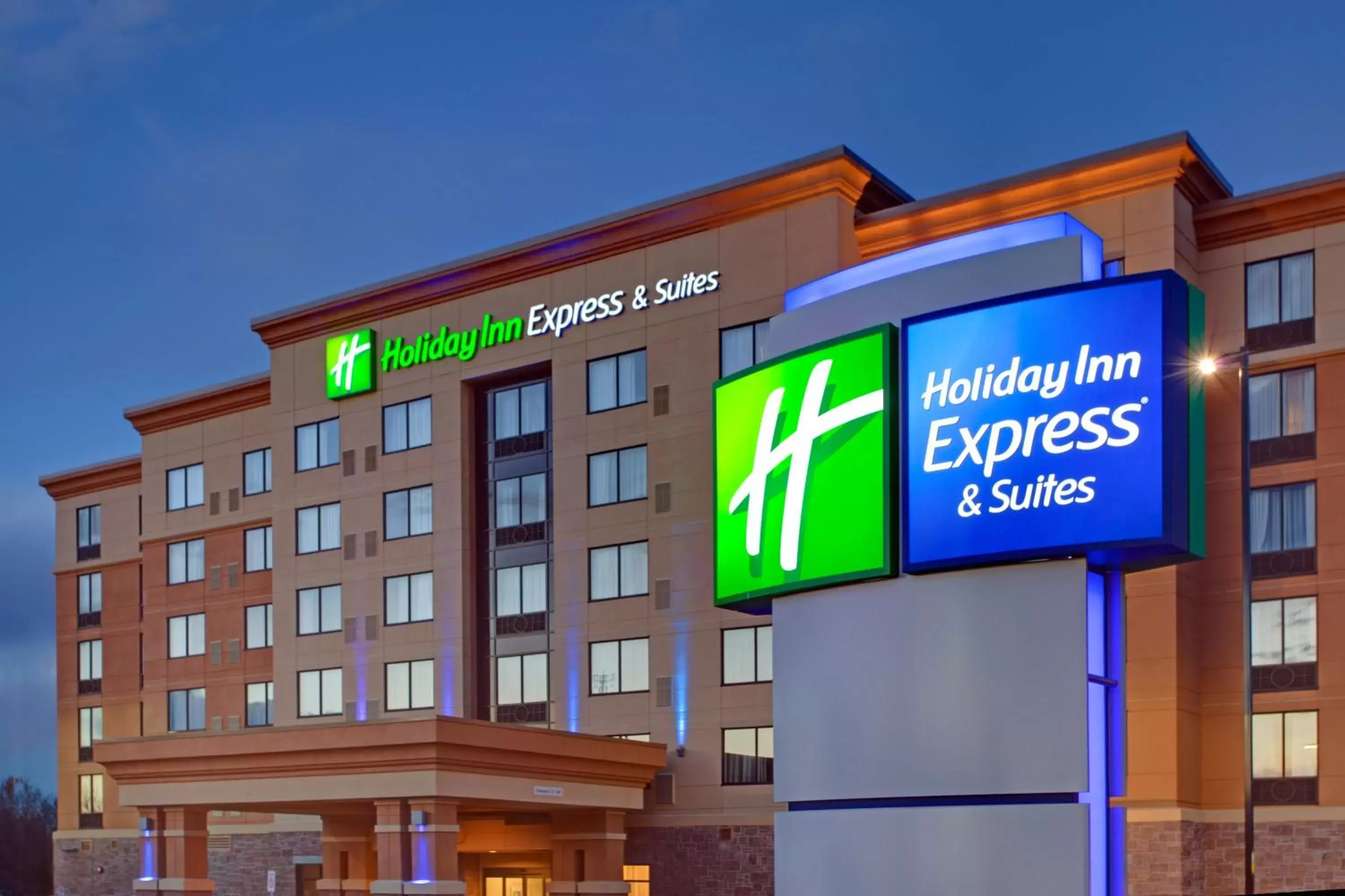 Property Building in Holiday Inn Express Hotel & Suites Ottawa West-Nepean, an IHG Hotel