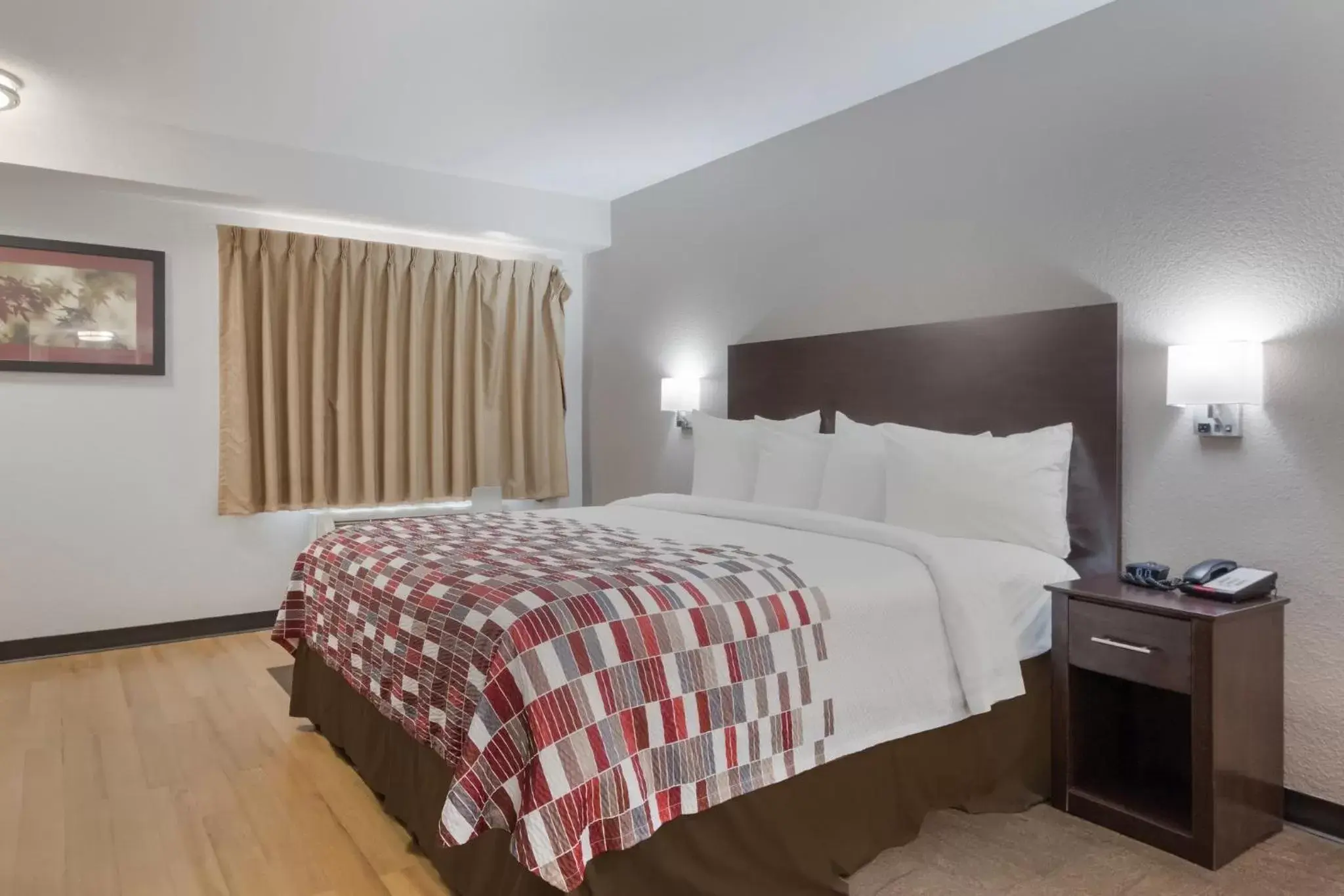 Bedroom, Bed in Red Roof Inn San Antonio - Seaworld Northwest