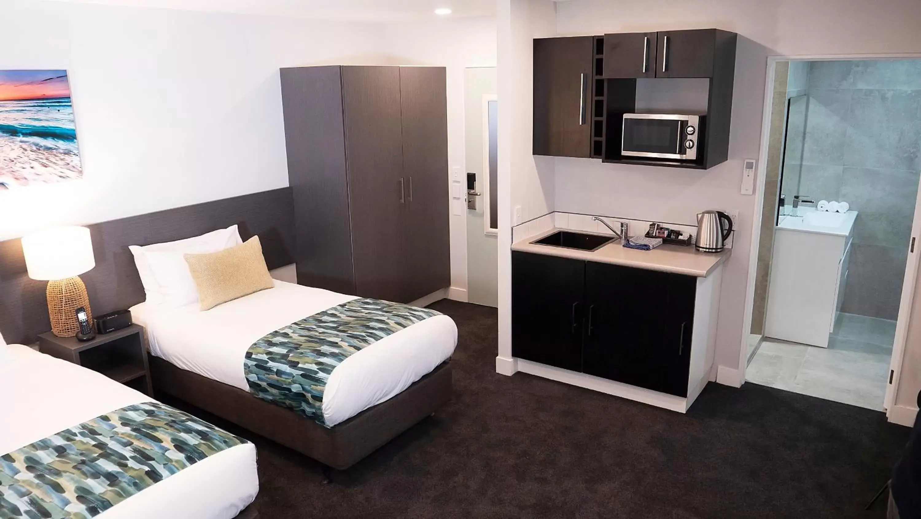 Photo of the whole room, Kitchen/Kitchenette in Carnmore Hotel Takapuna