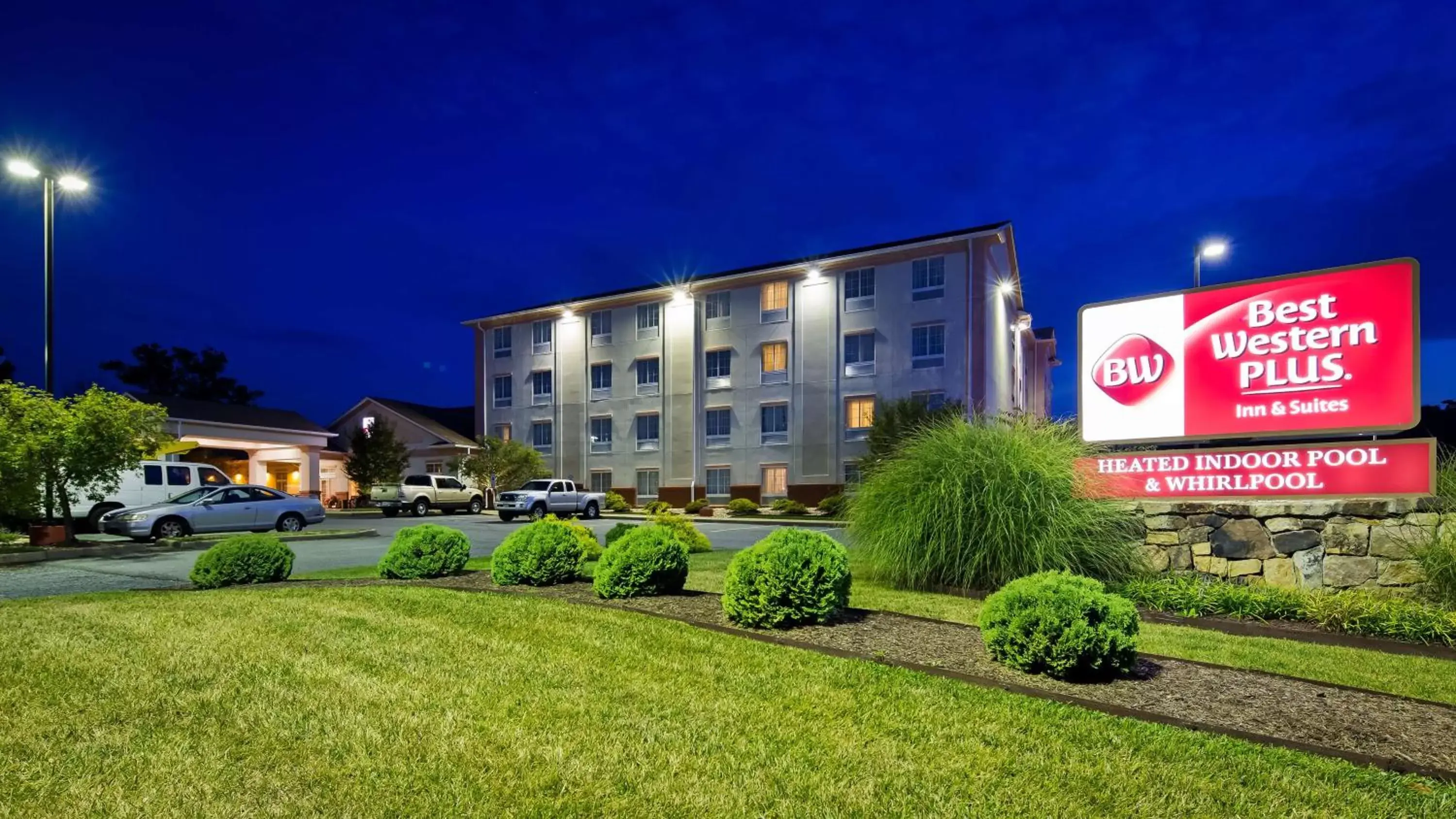 Property Building in Best Western Plus Crossroads Inn & Suites