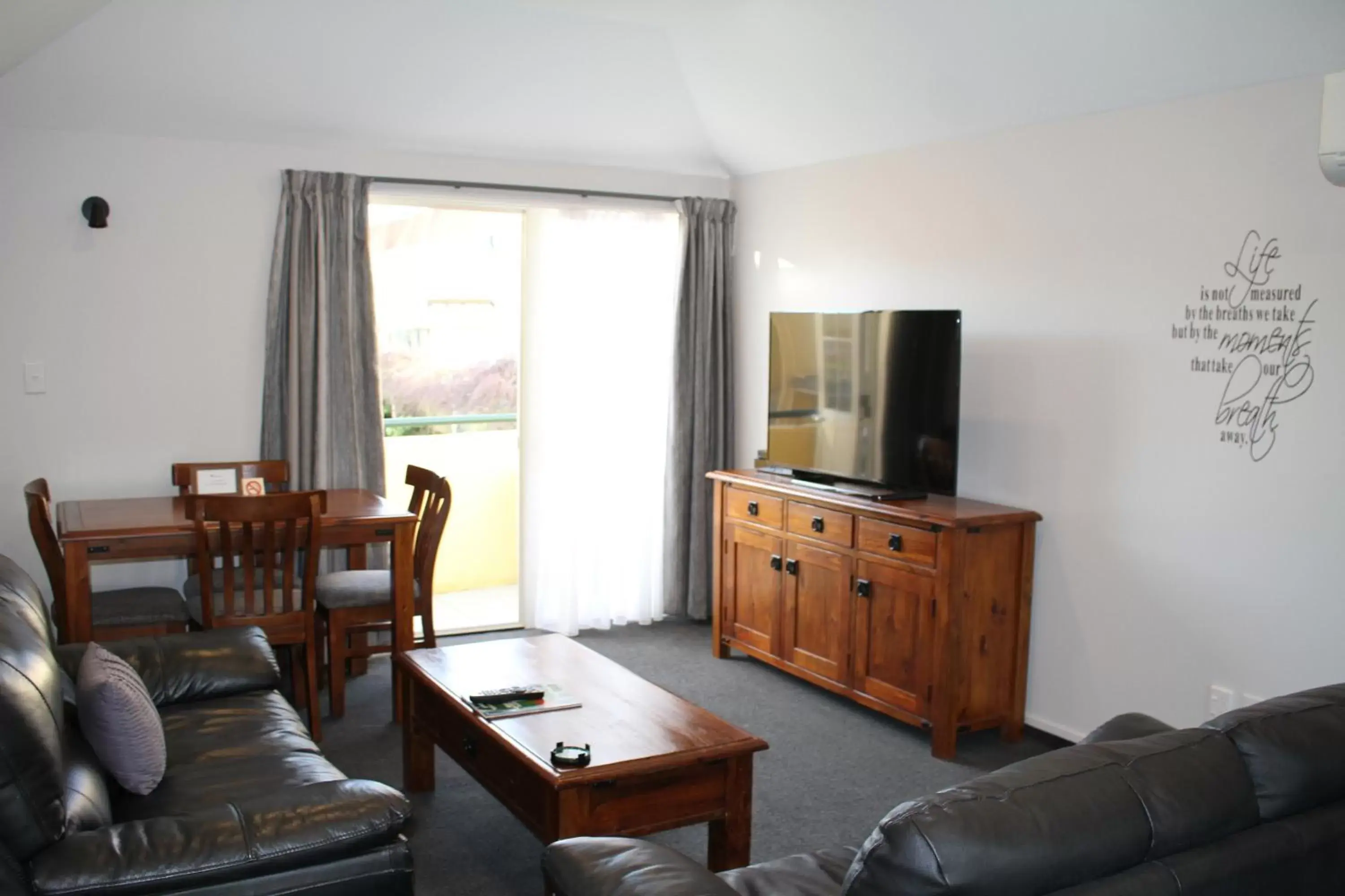 Seating Area in Birchwood Manor