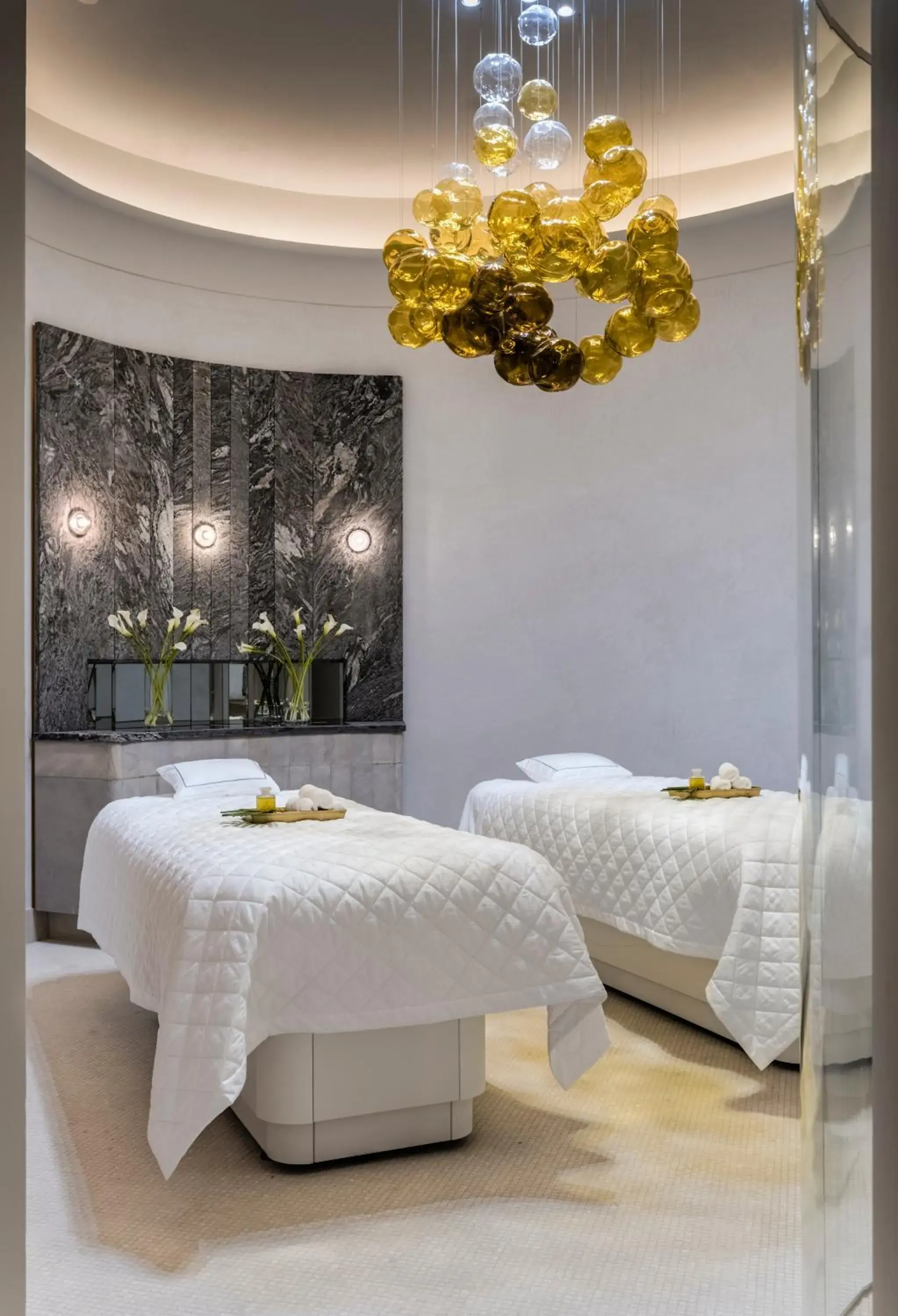 Massage, Bed in Raffles Europejski Warsaw