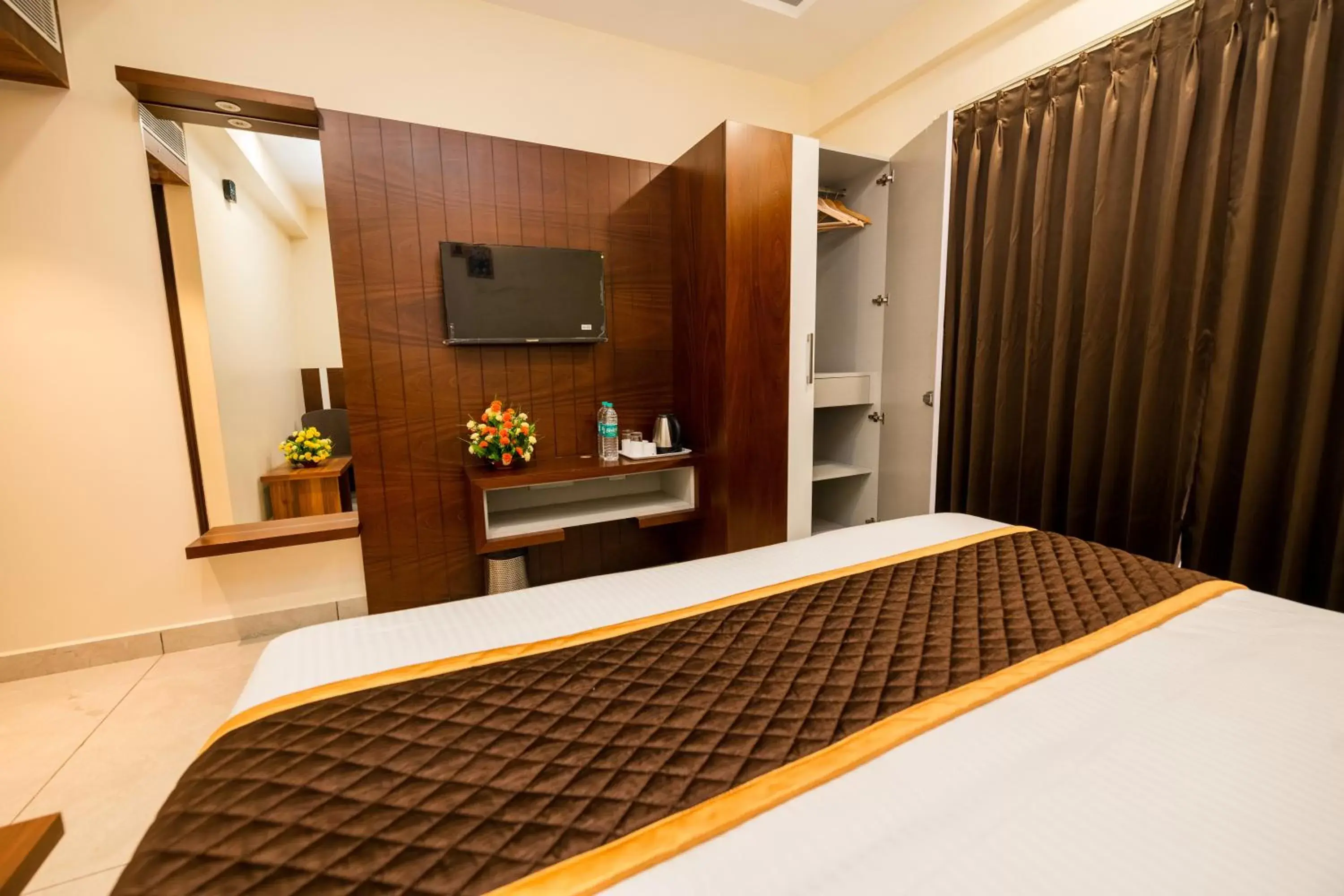 TV and multimedia, Bed in KK Comforts TV and multimedia, Bed in KK Comforts