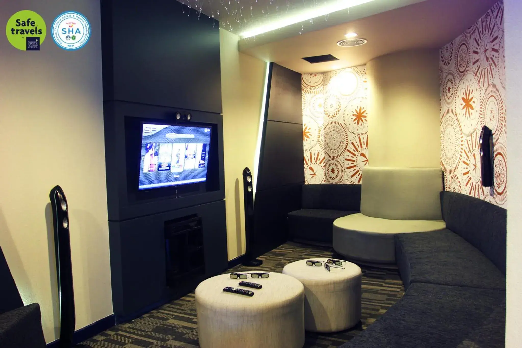 Karaoke, TV/Entertainment Center in Royal Cliff Grand Hotel Pattaya