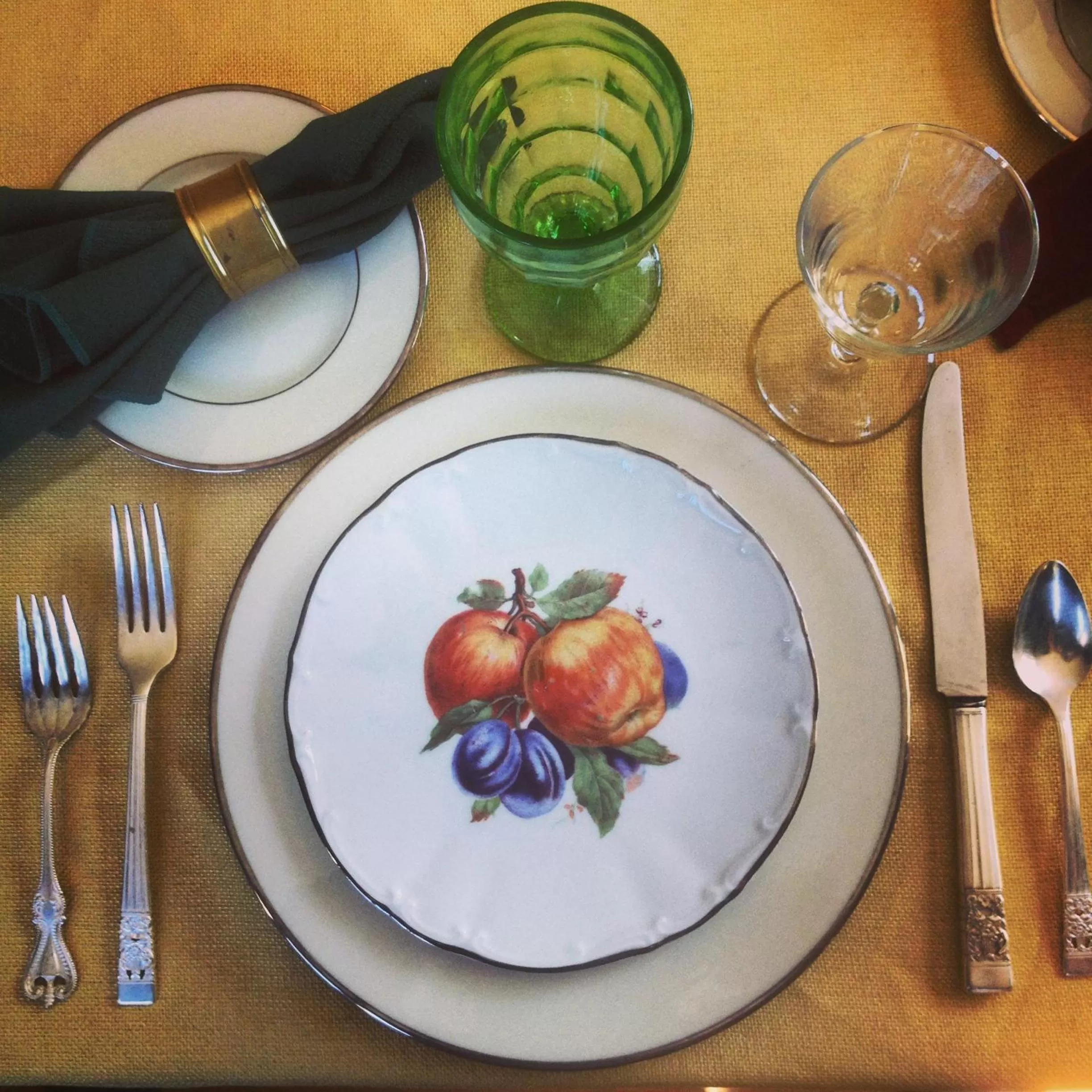 Restaurant/places to eat in The White House Inn