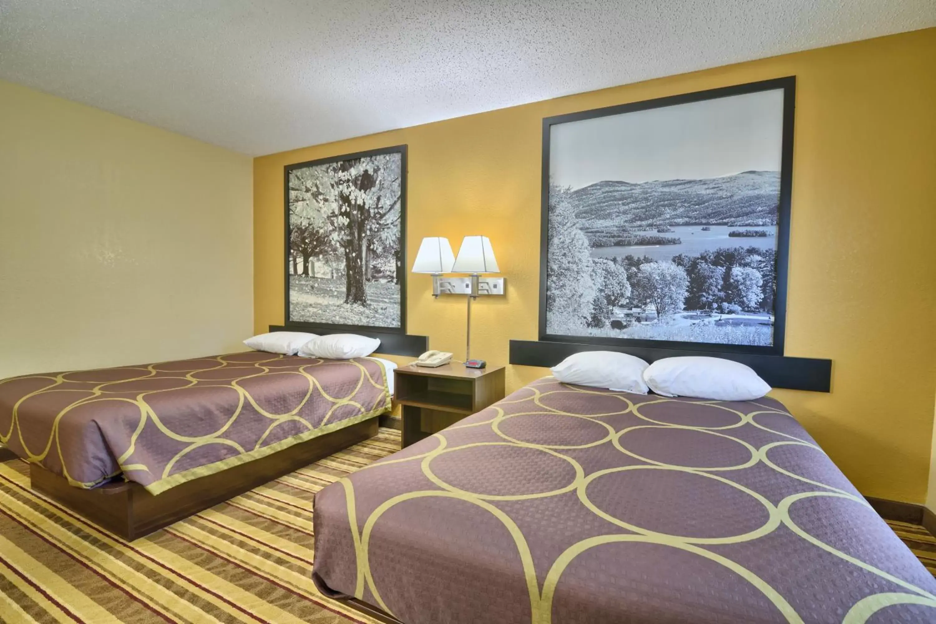 Bedroom, Bed in Super 8 by Wyndham Latham - Albany Airport