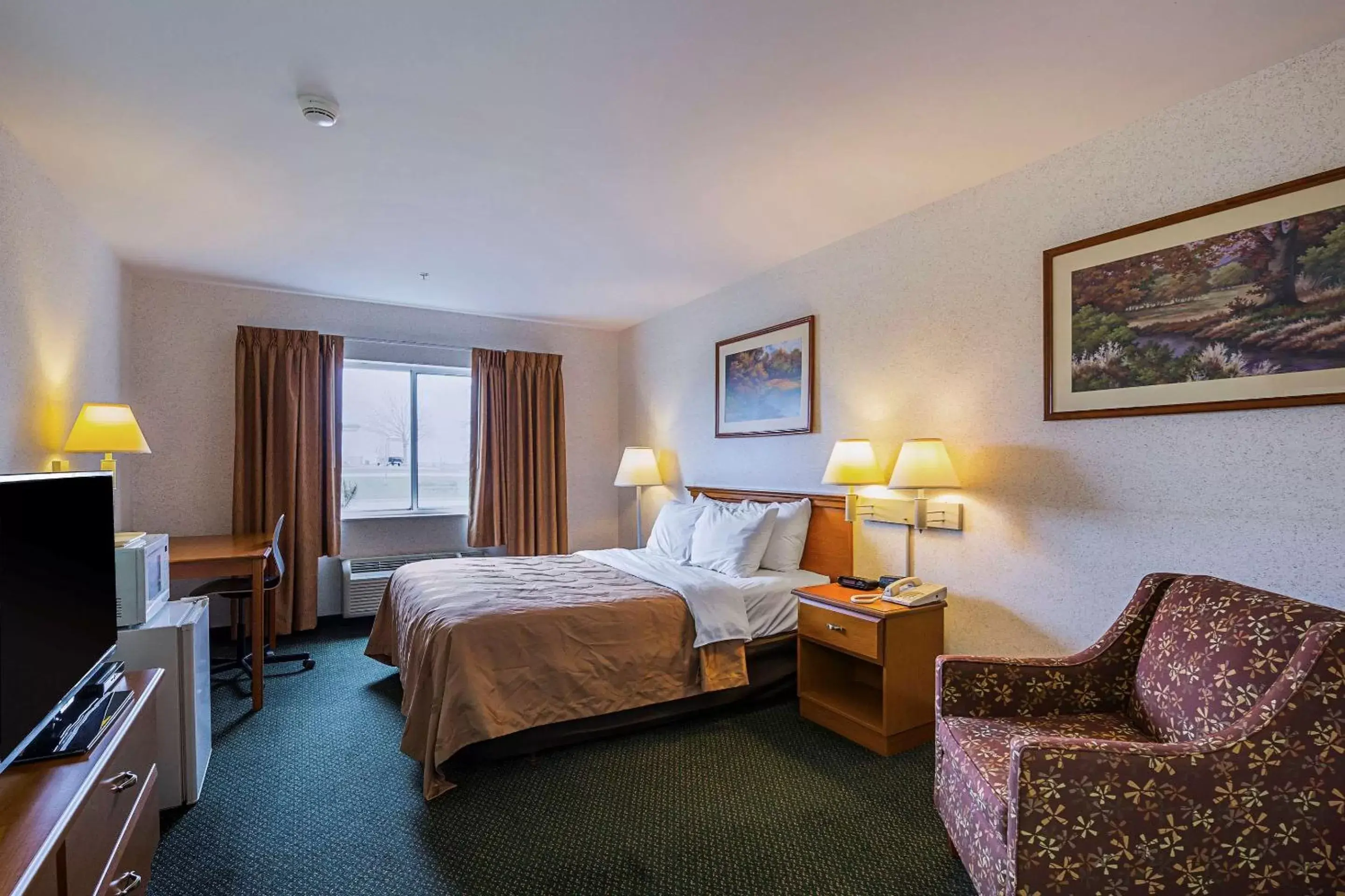 Photo of the whole room in Quality Inn & Suites Belmont Route 151