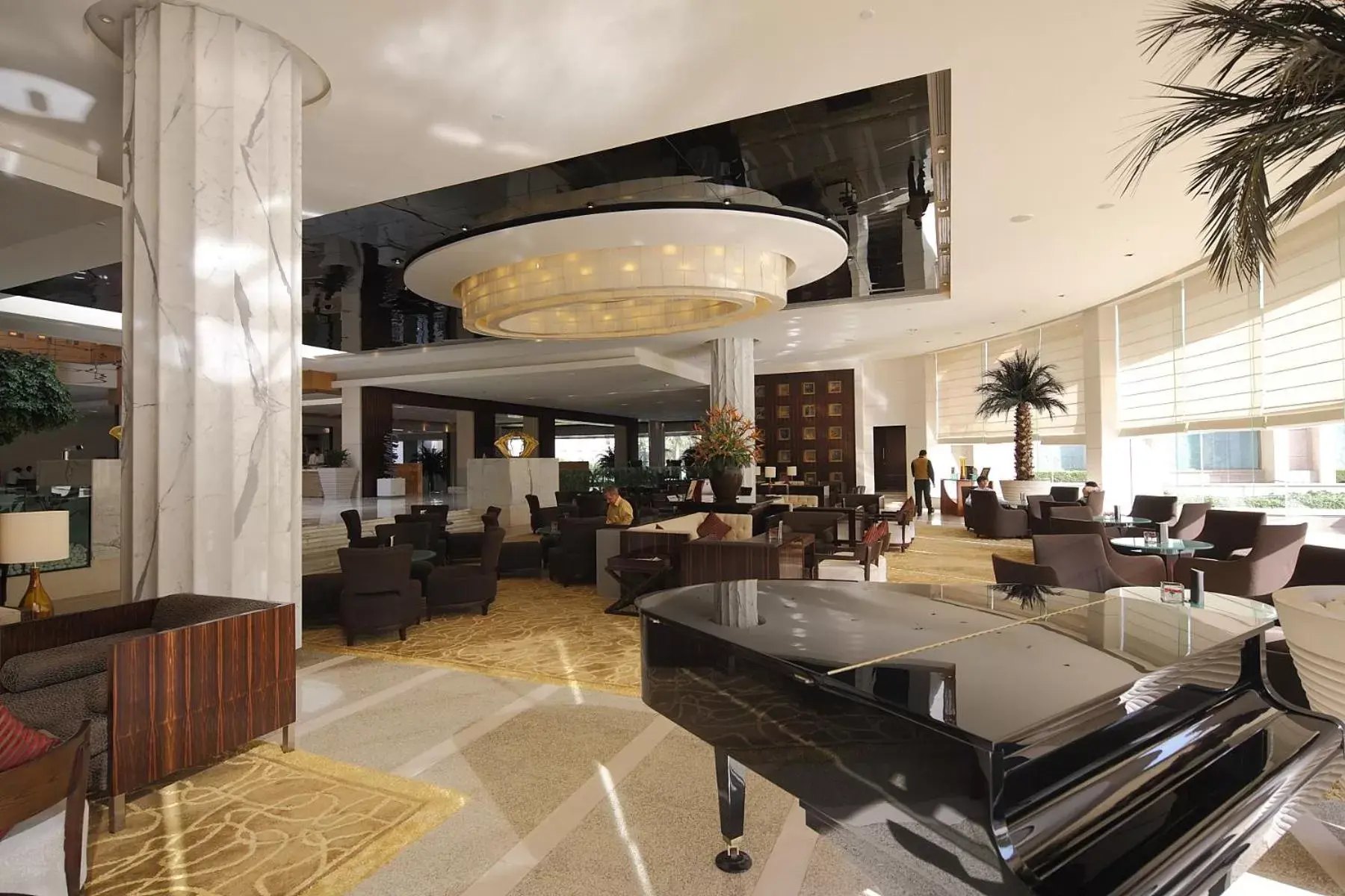 Lounge or bar, Restaurant/Places to Eat in The Grand New Delhi