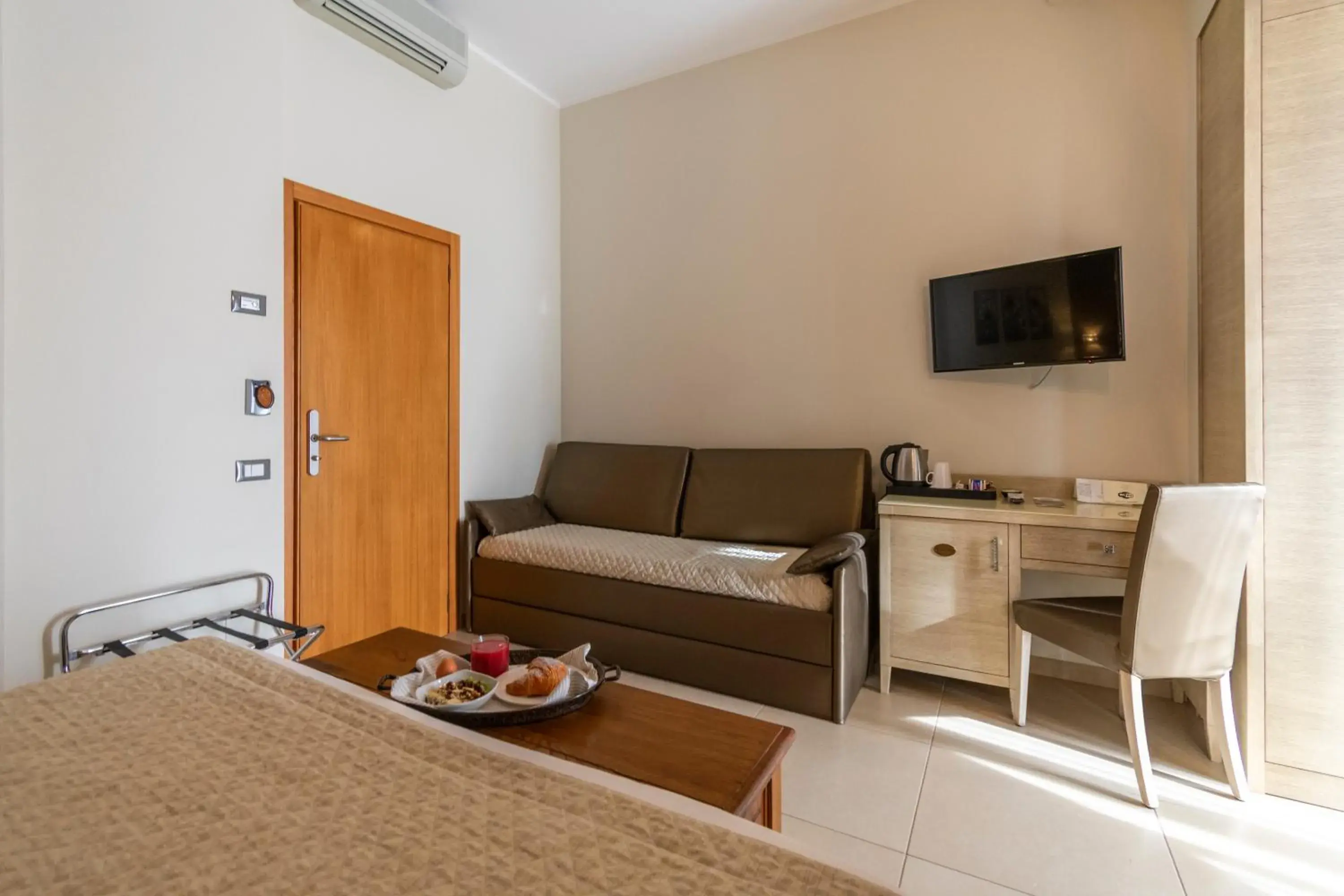 Bedroom, Seating Area in Hotel Villa Tiziana