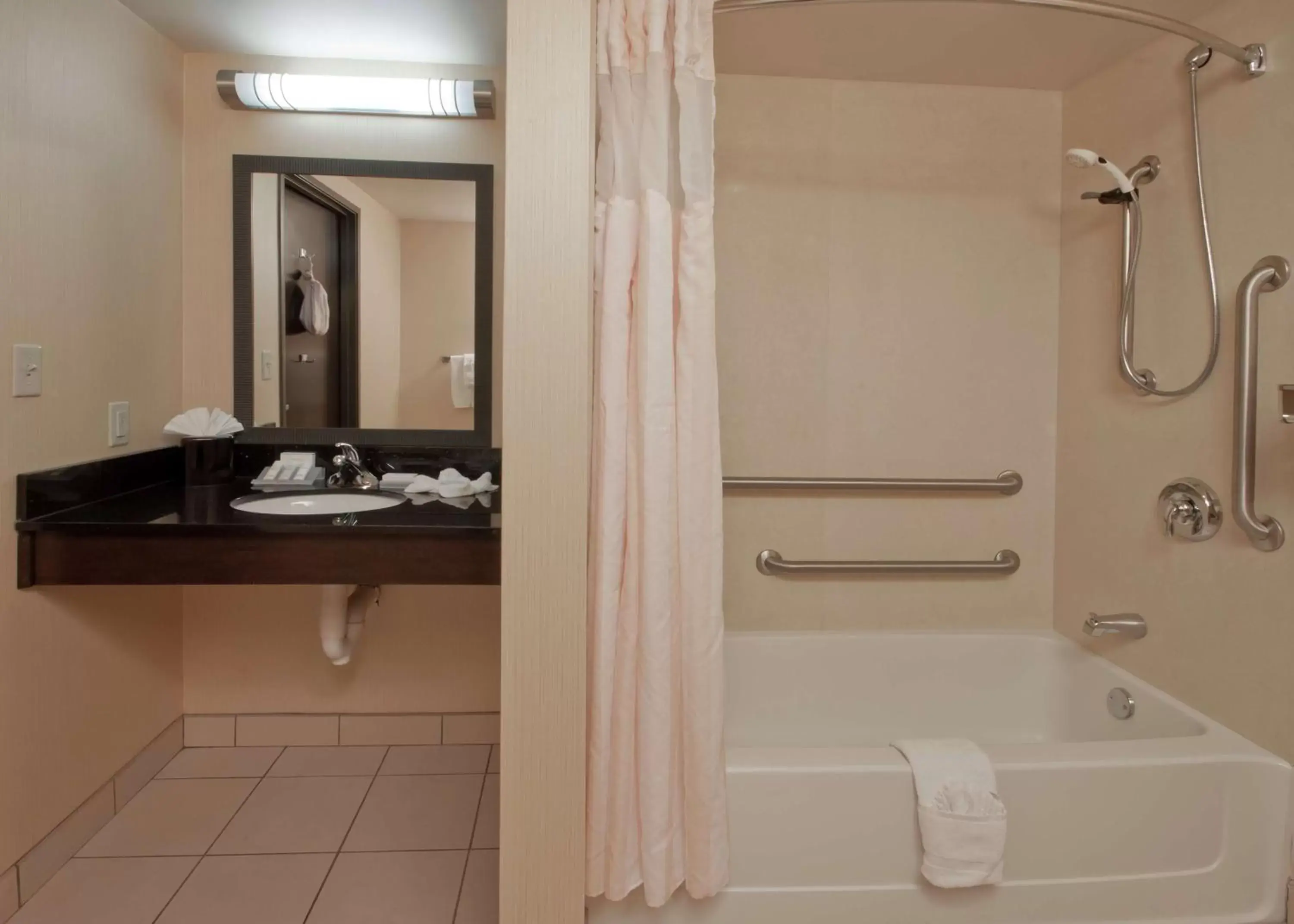 Bathroom in Hilton Garden Inn Oklahoma City Midtown