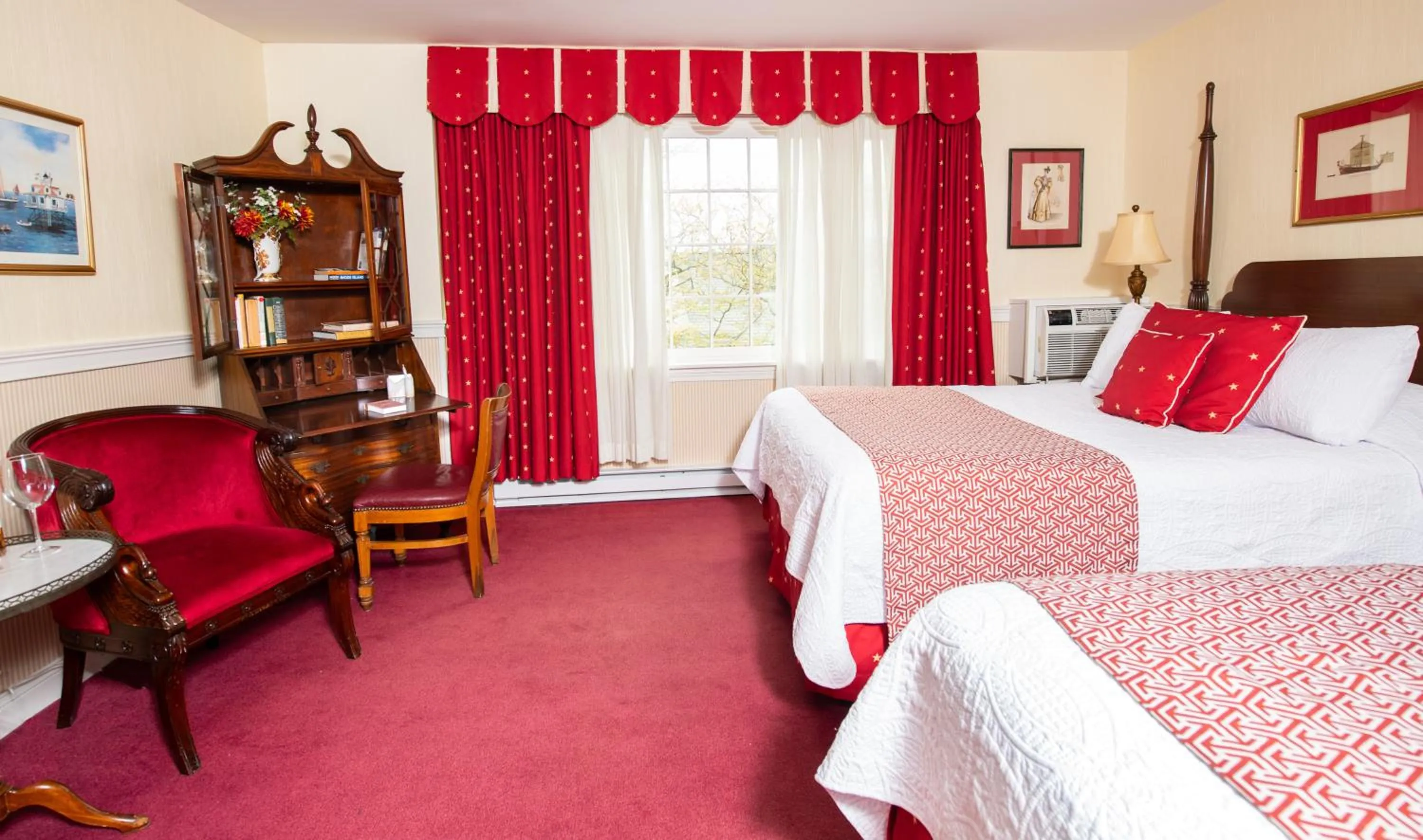 Bed in America's Cup Inn Newport