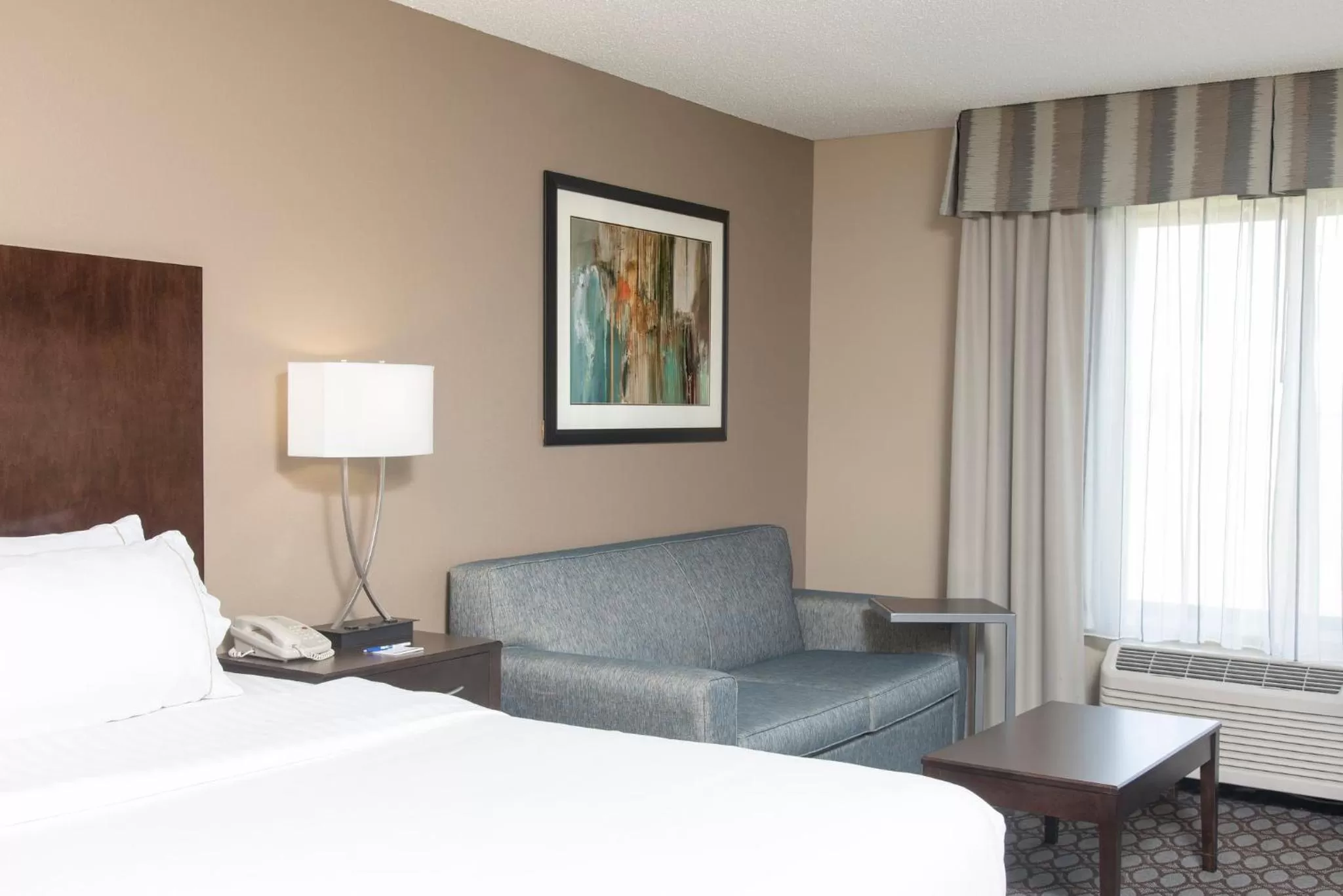 Photo of the whole room, Bed in Holiday Inn Express Gas City by IHG