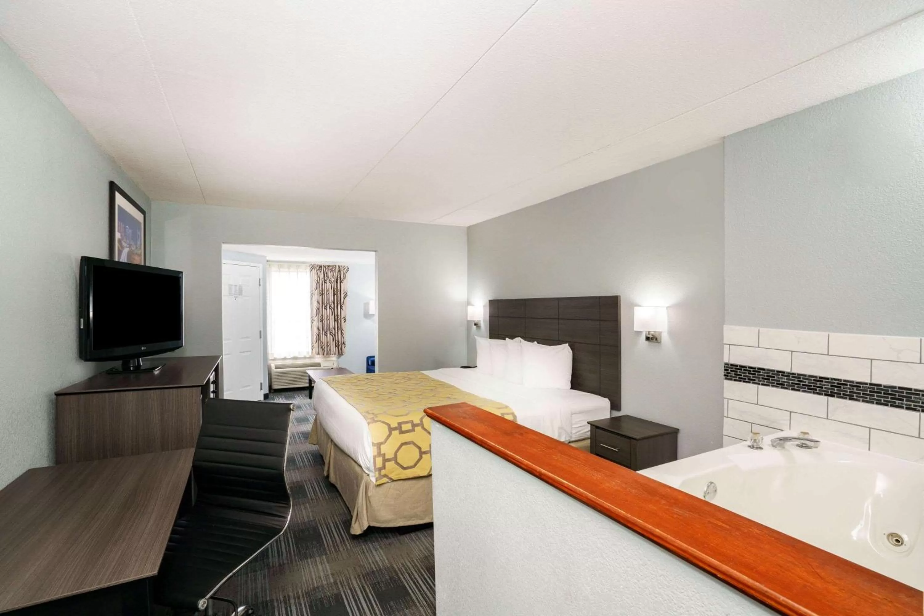 Photo of the whole room, Bed in Baymont by Wyndham Gallatin