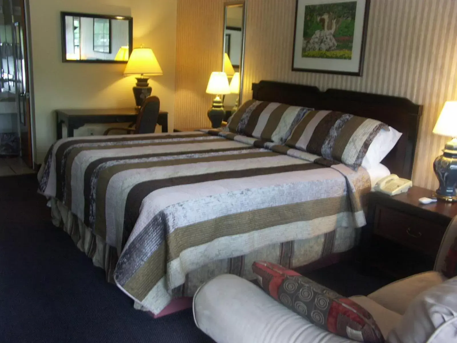 Photo of the whole room, Bed in Deerwood Inn & Madison Campground