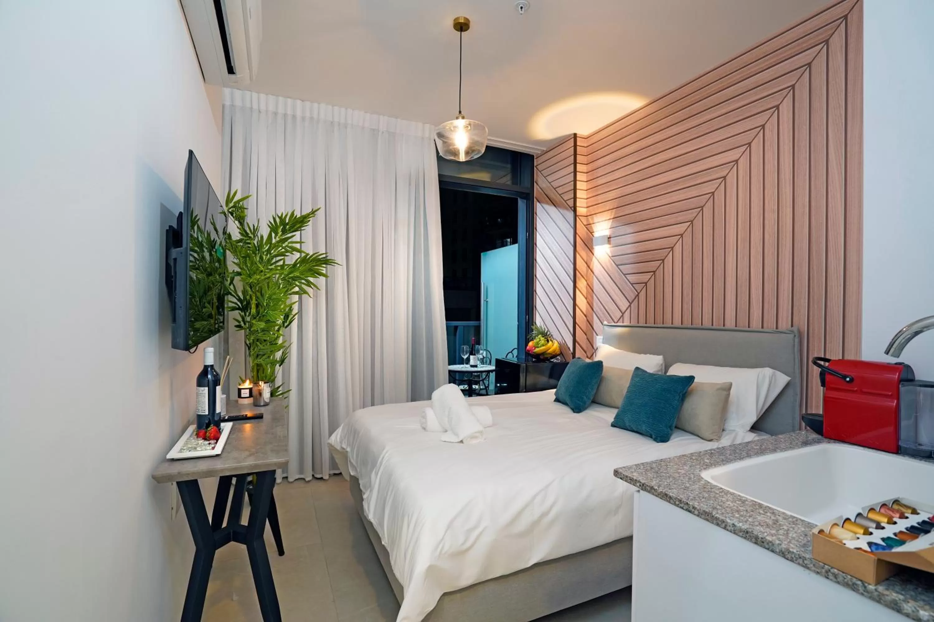 View (from property/room), Bed in Hi-Yam SeaView Apartments & Suites