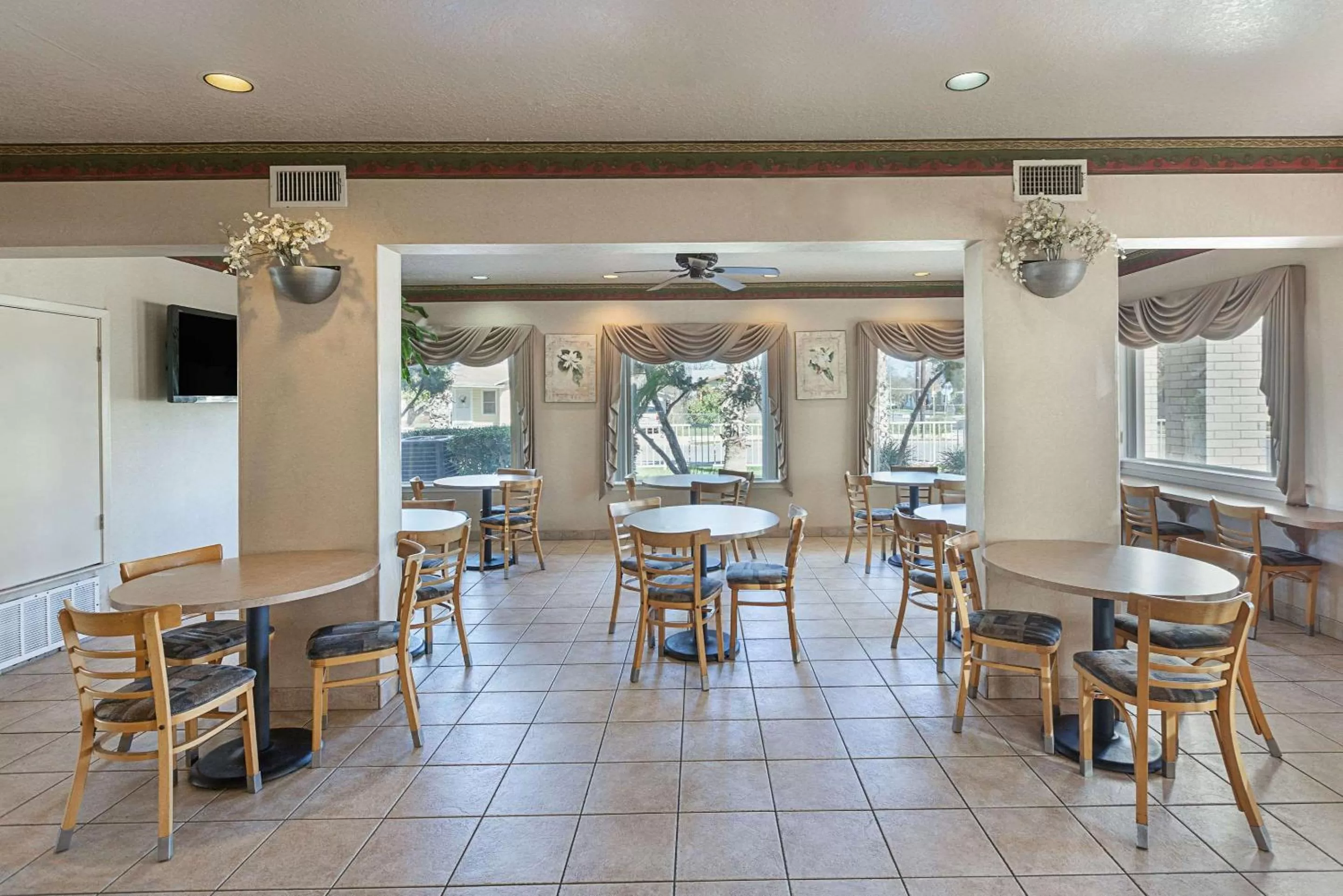 Restaurant/places to eat in Econo Lodge San Antonio South