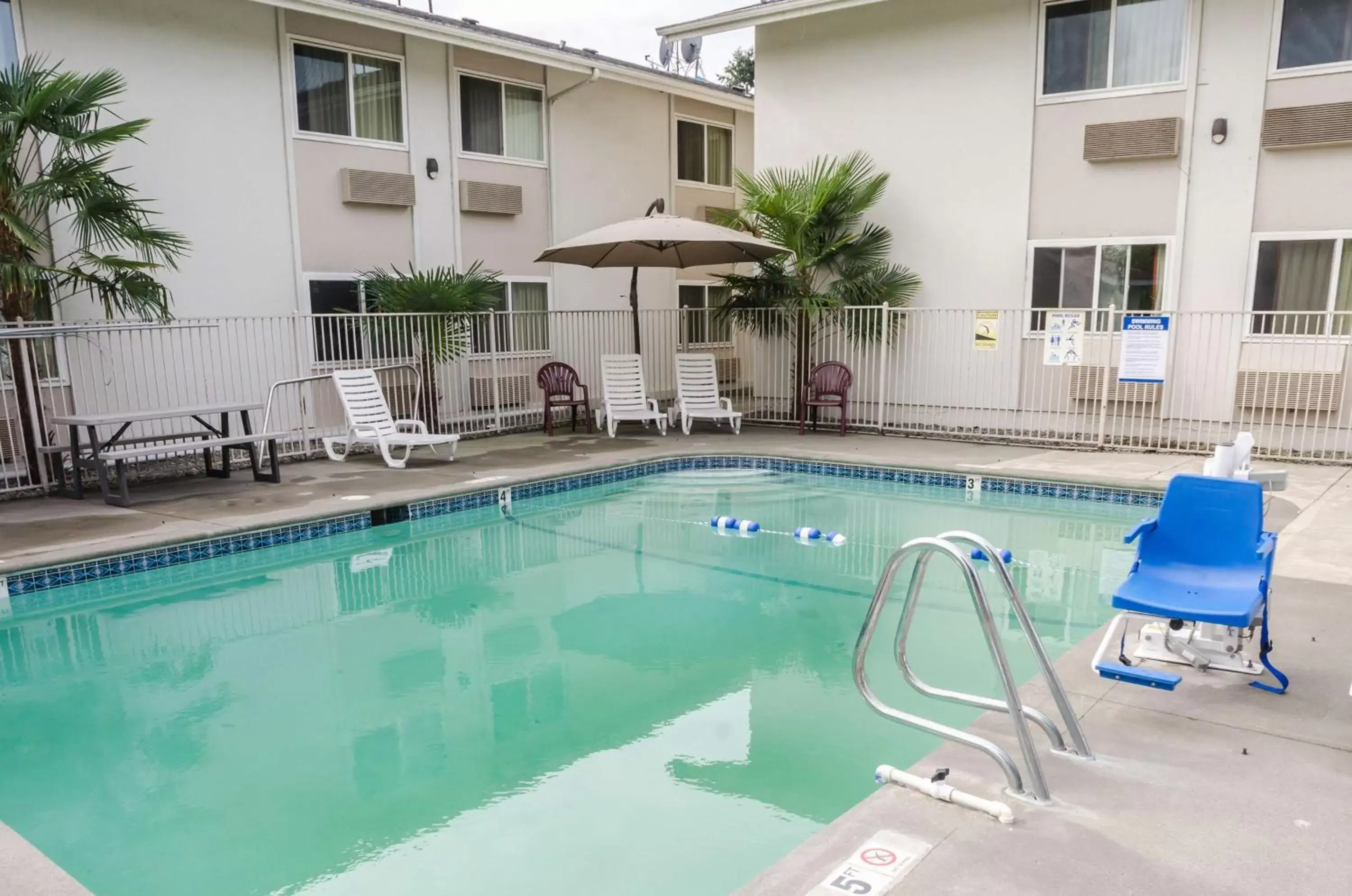 Activities, Swimming Pool in Motel 6-Seattle, WA - Sea-Tac Airport South
