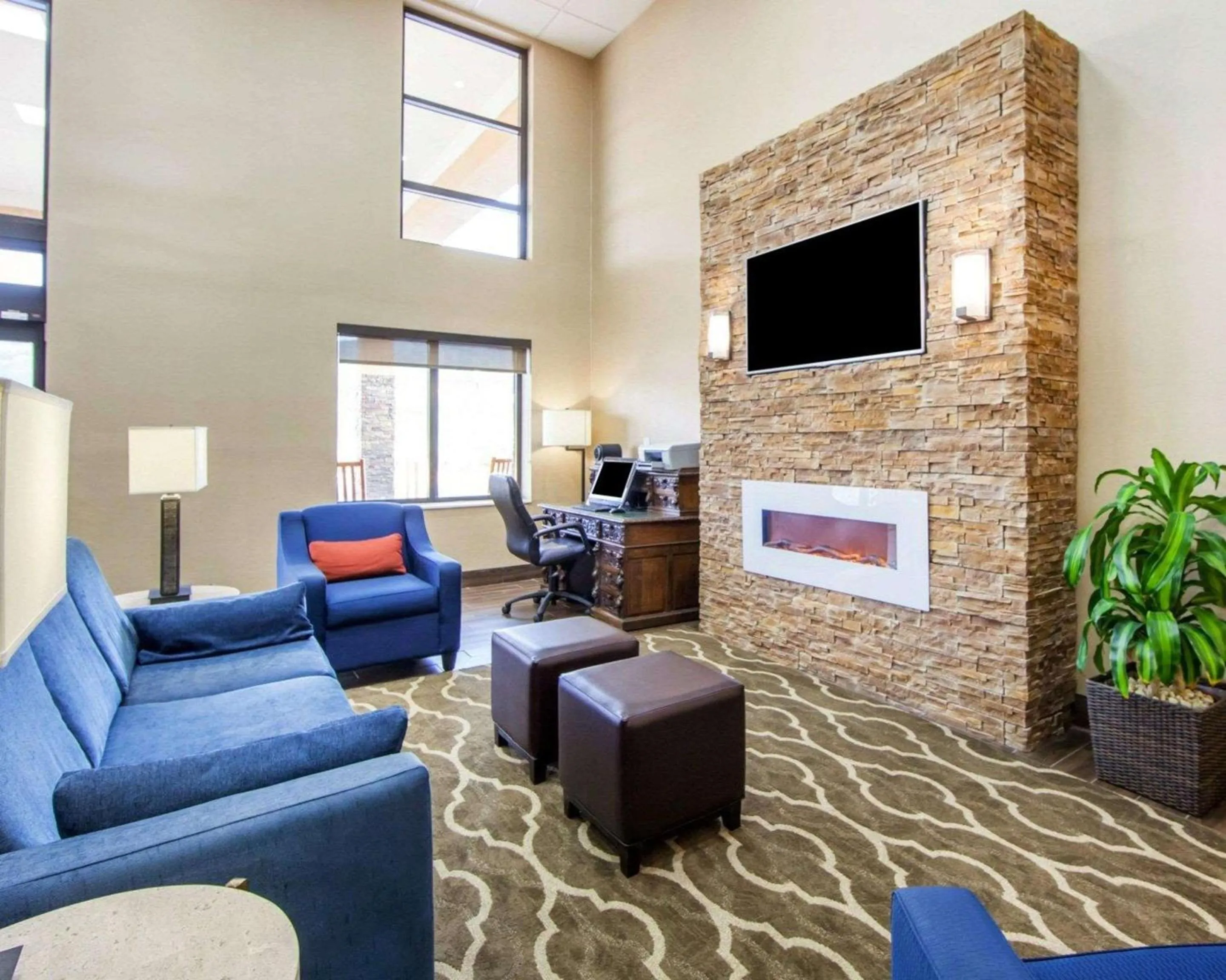 Lobby or reception in Comfort Inn at Royal Blue