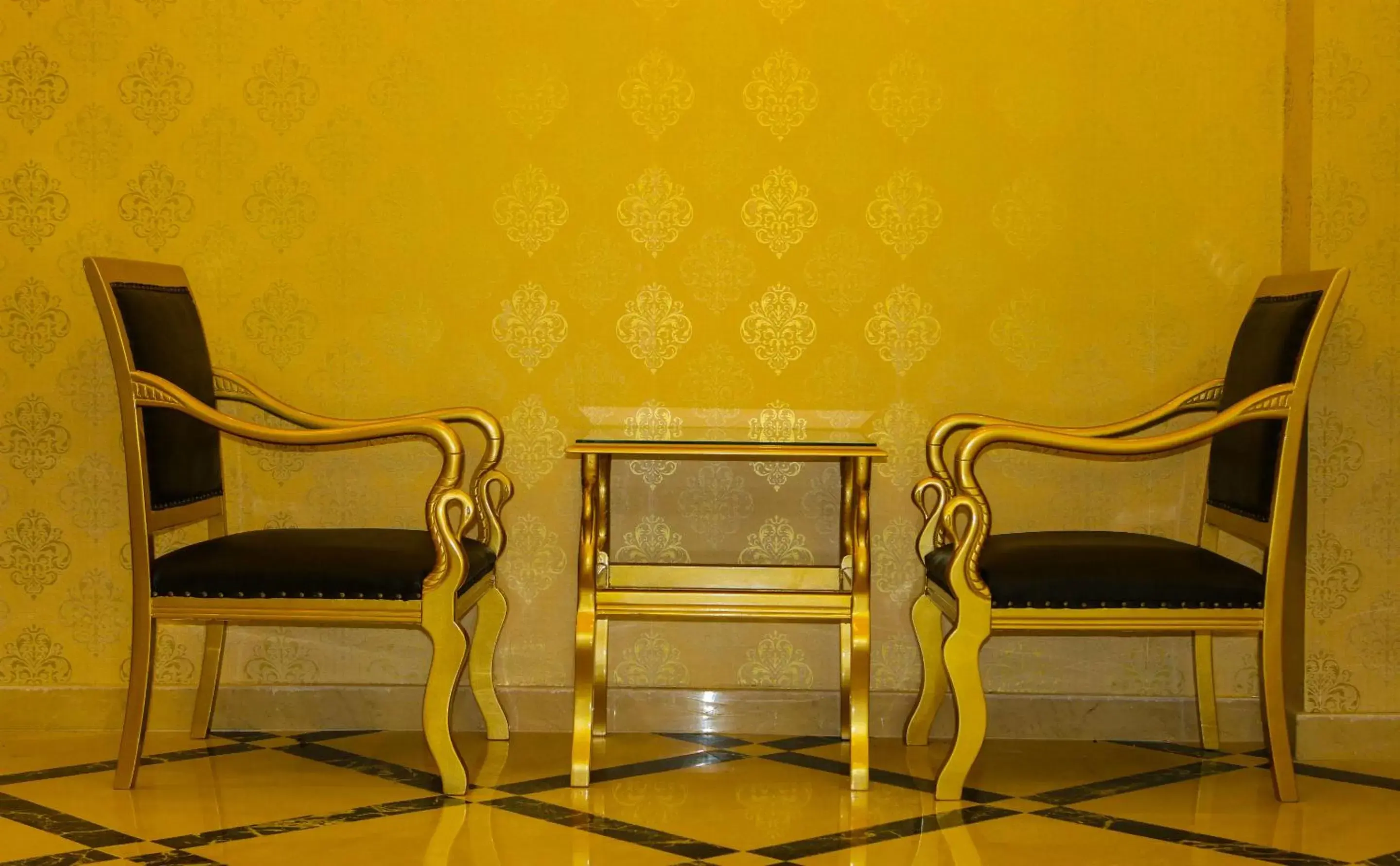 Lobby or reception, Seating Area in Deluxe Newport Hotel