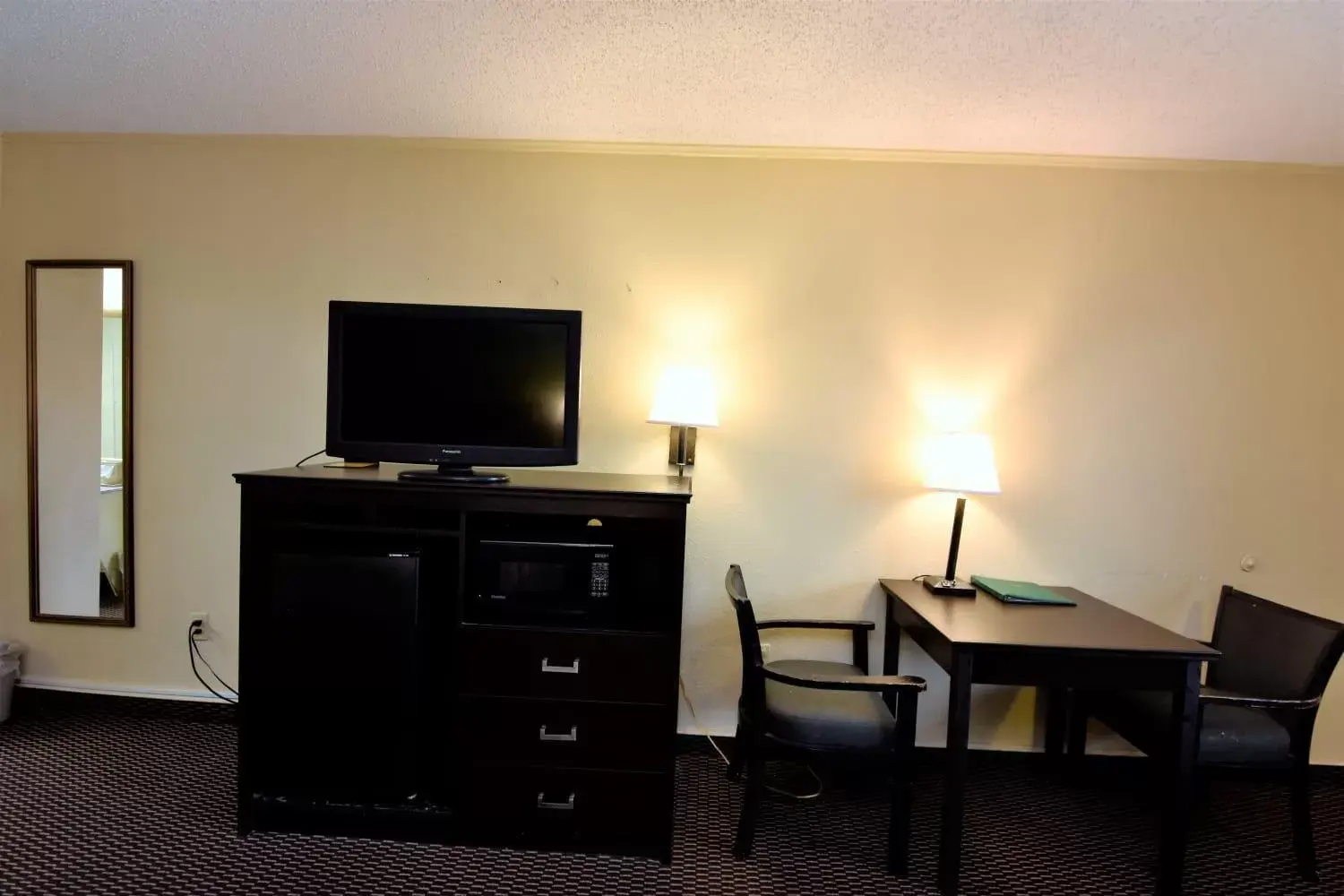 TV and multimedia, TV/Entertainment Center in Rodeway Inn Harbison Area