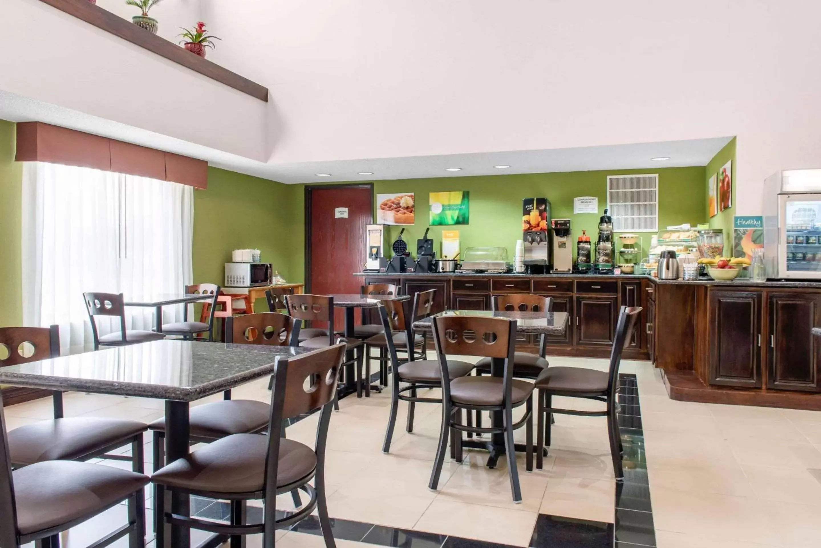Restaurant/Places to Eat in Quality Inn & Suites Anderson I-69