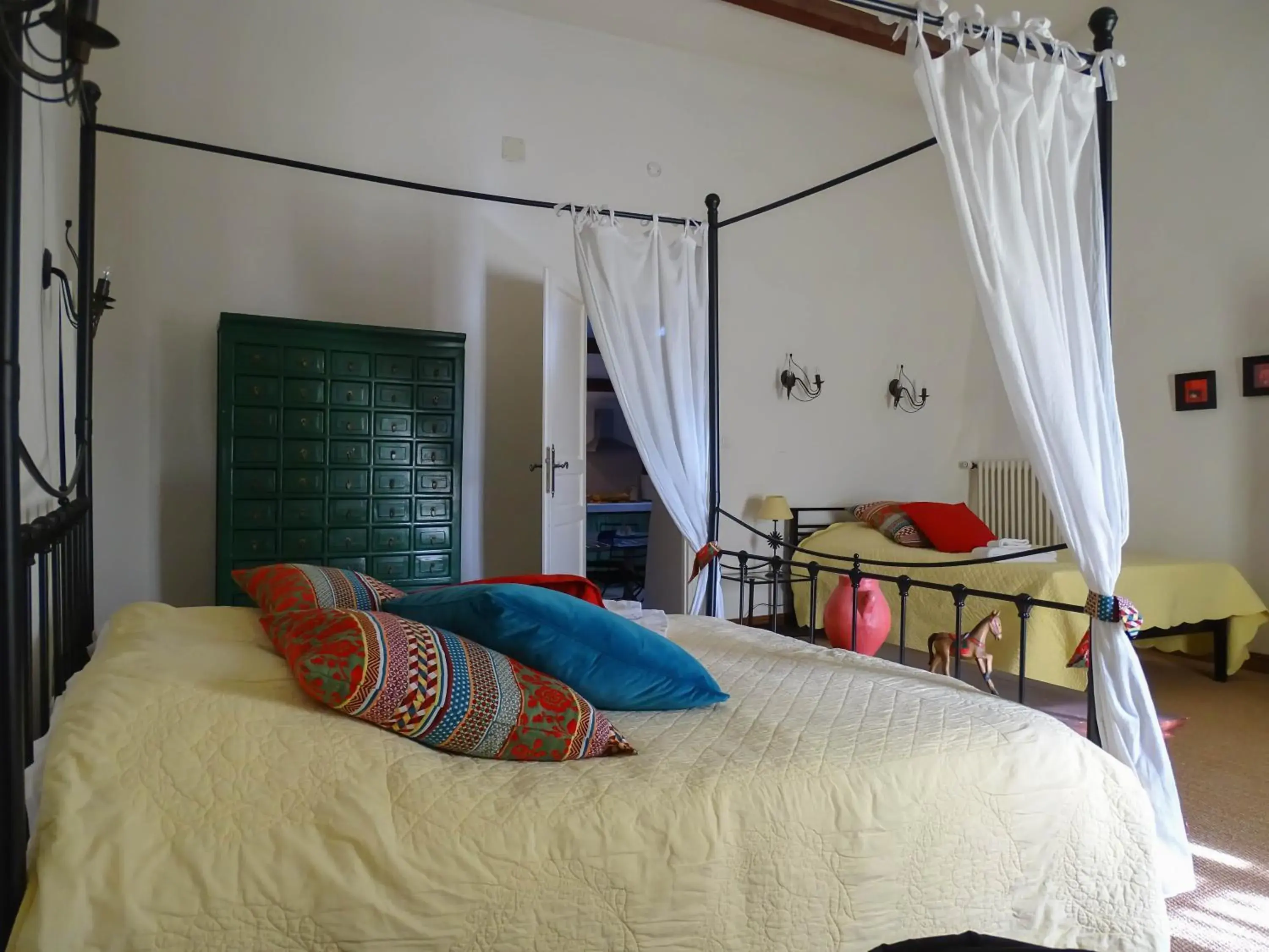 Bedroom, Bed in Clos St Pierre de Fraisse