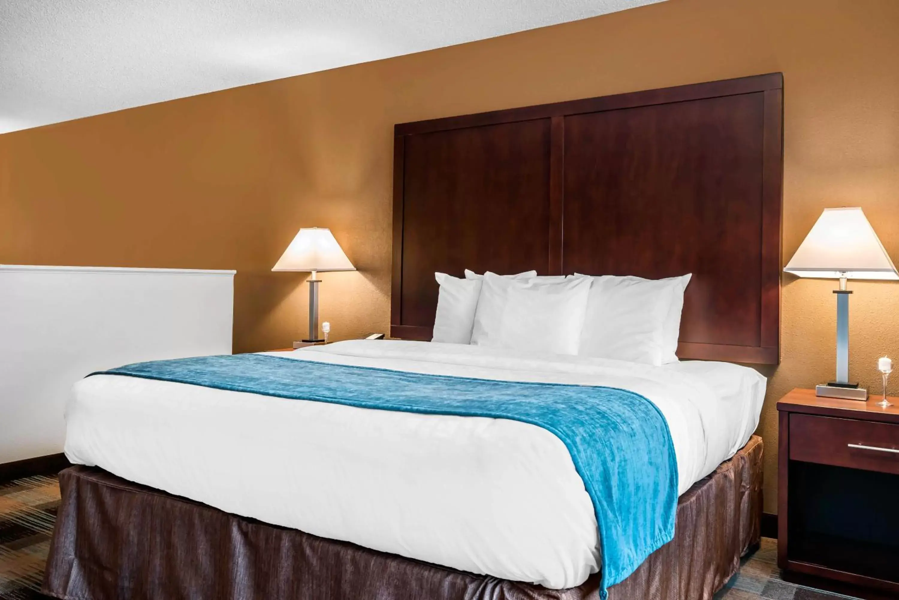 Executive Suite in Oasis Inn Tacoma Executive Suite in Oasis Inn Tacoma