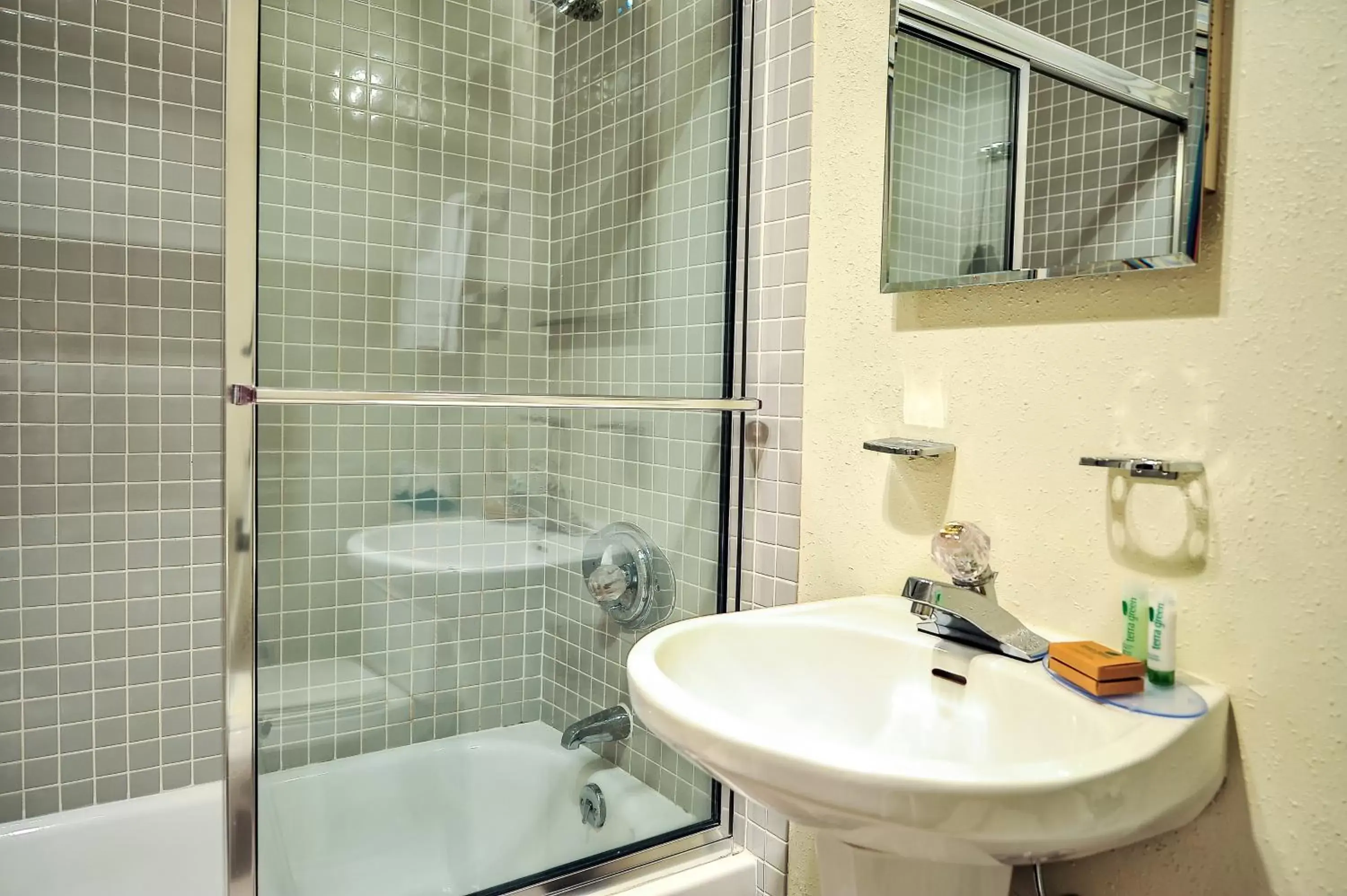 Bathroom in The Historic Crag's Lodge