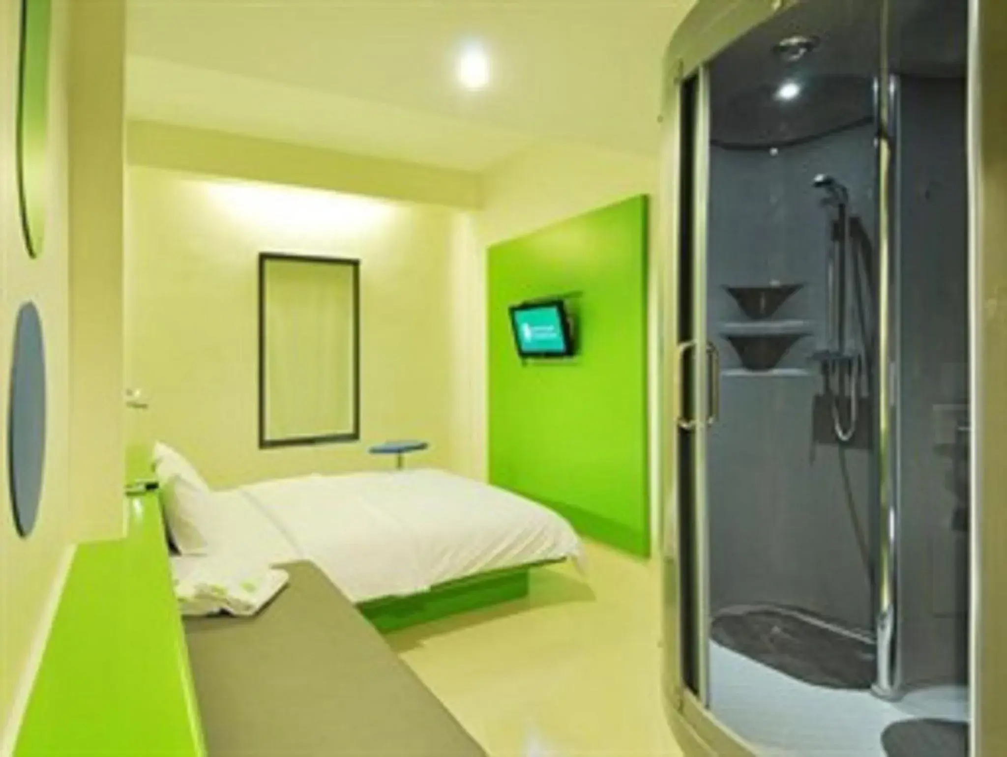 Bathroom in Pop! Hotel Tanjung Karang