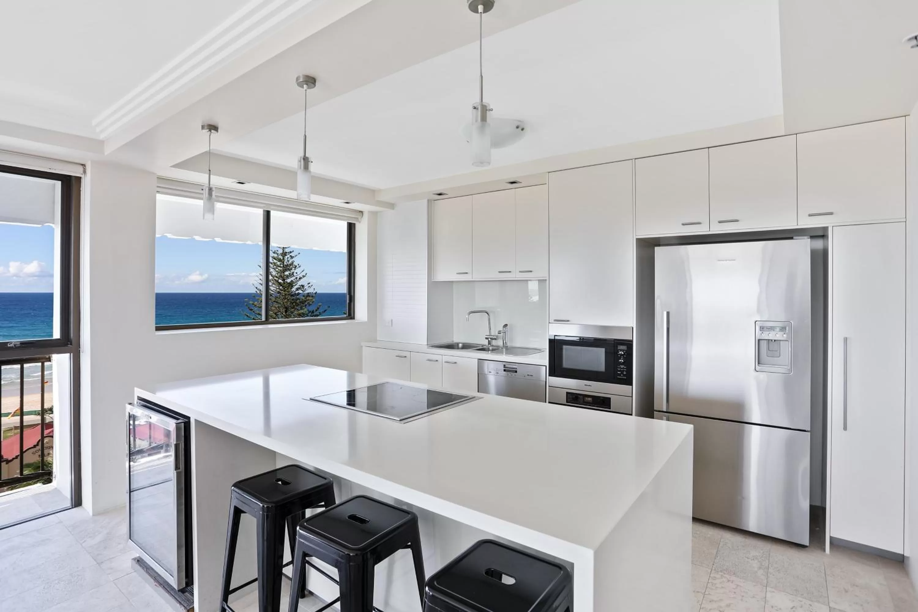 Kitchen or kitchenette in De Ville Apartments